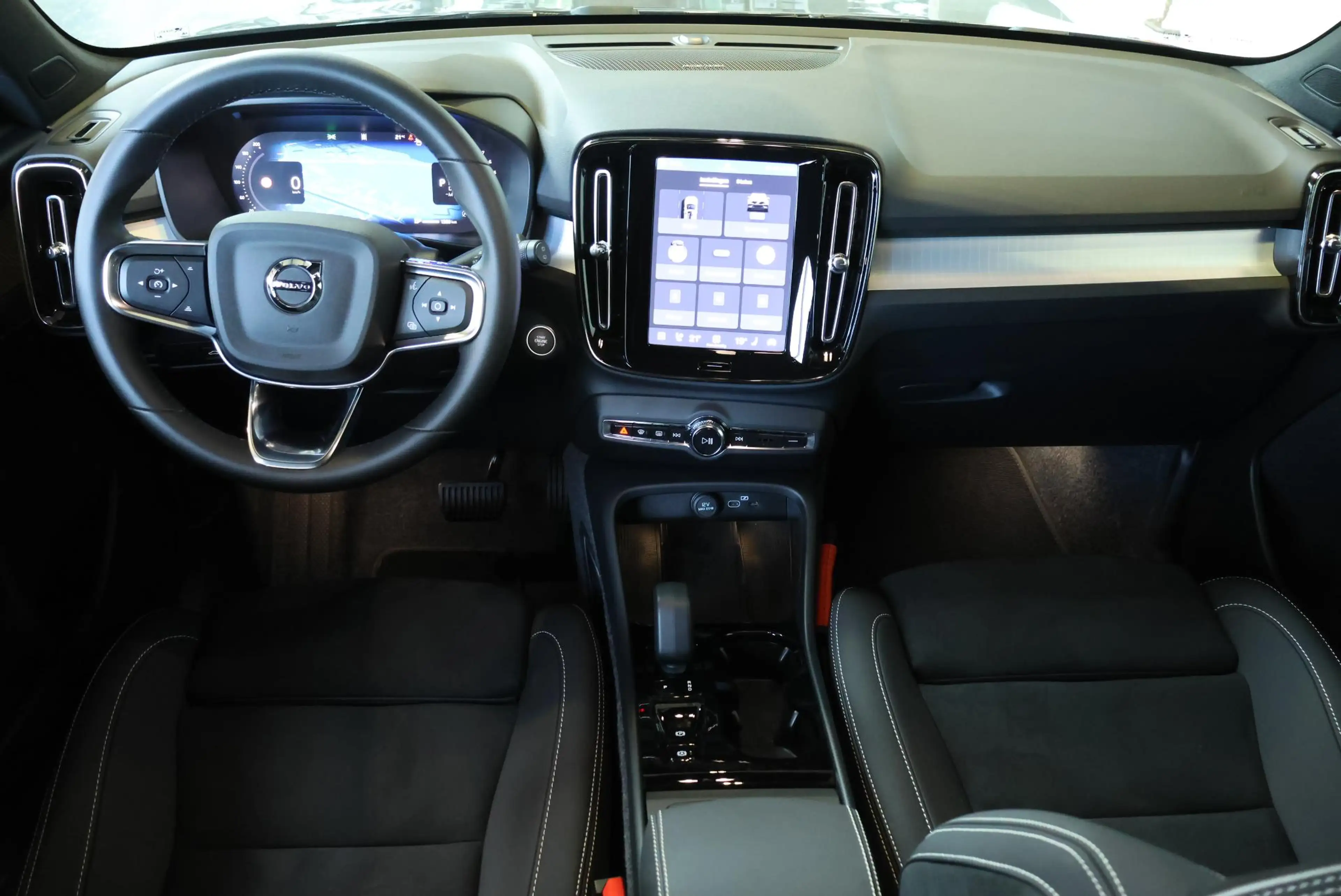 Volvo XC40 B4 Plus Black Edition | Panoramadak |  | Semi-Elec — photo 11