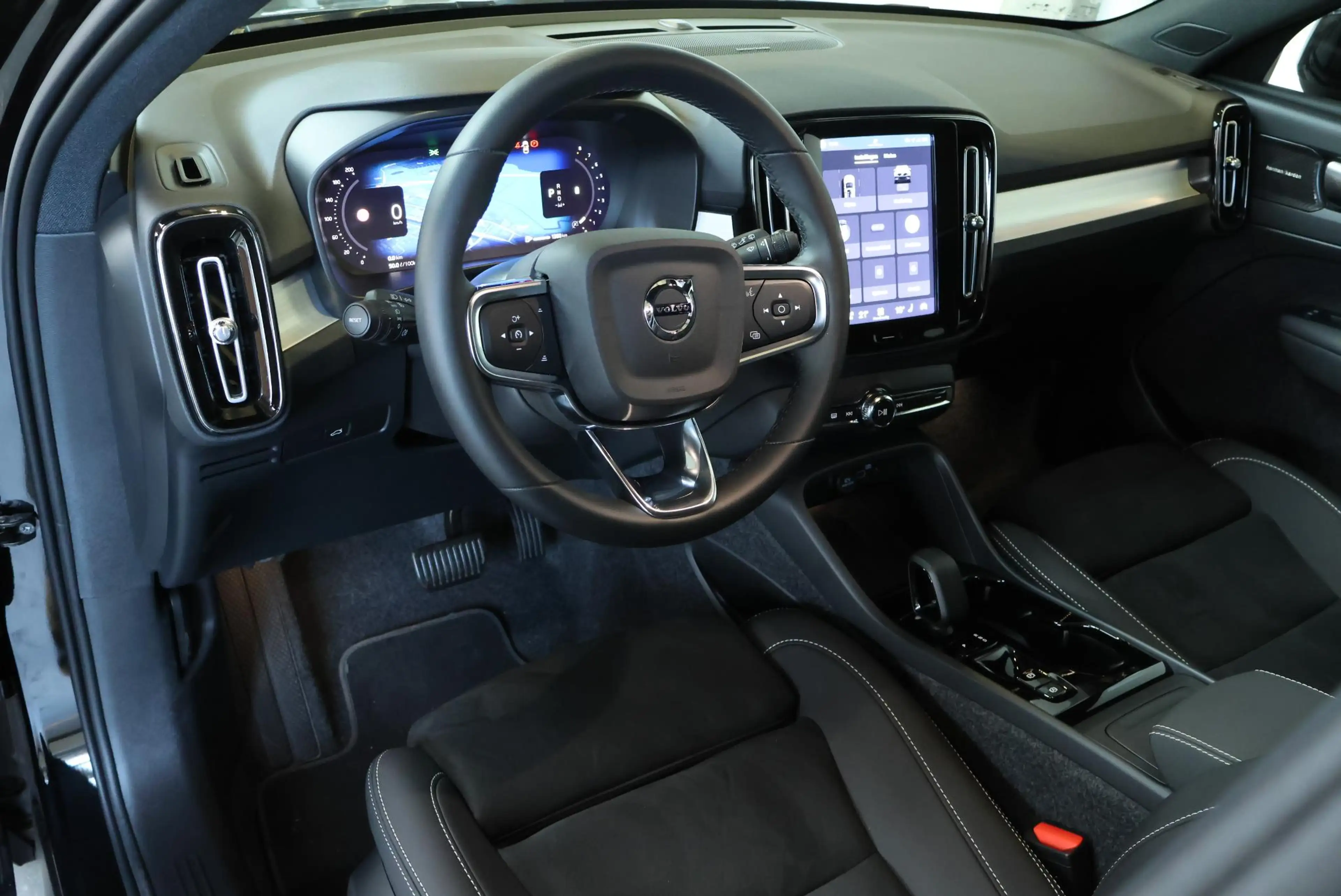 Volvo XC40 B4 Plus Black Edition | Panoramadak |  | Semi-Elec — photo 2