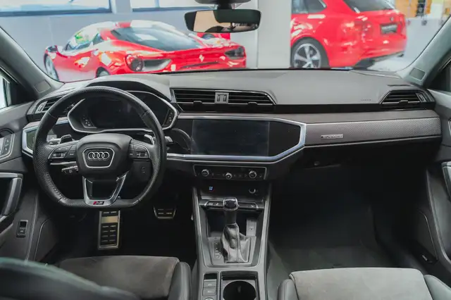 Audi RS Q3 view 10