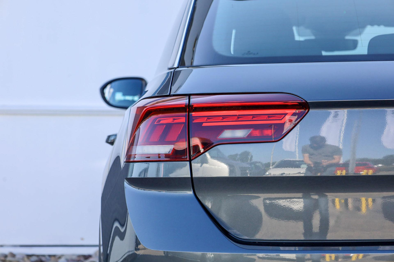 Volkswagen T-Roc 1.0 TSI 110pk Life | Navigatie | Adaptive Cruise | — photo 11