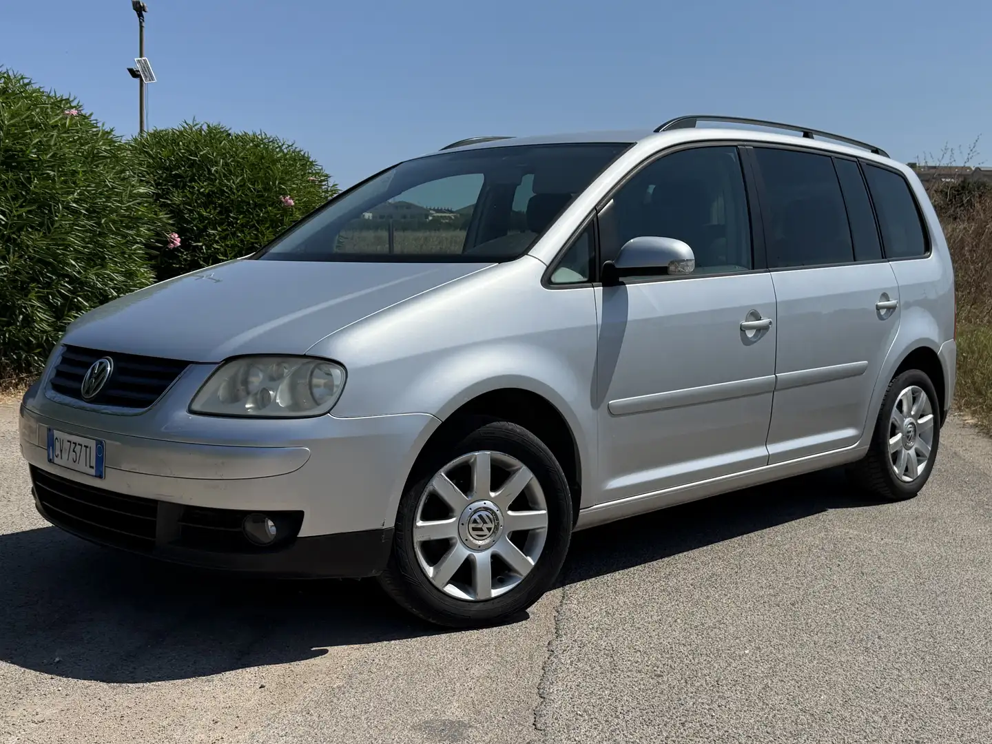 Volkswagen Touran 2.0 tdi Highline 140cv - 1