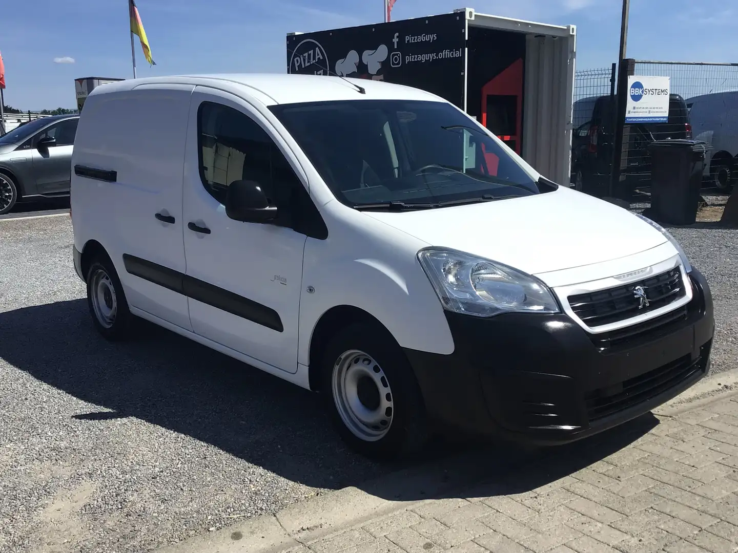Peugeot Partner 16hdi 2018 35000km euro/6 9950e alles in Wit - 1