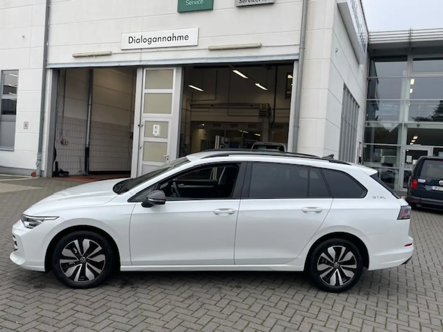 Volkswagen Golf VIII Variant 1.5TSi Goal AHK R-Kamera Navi ACC ... Weiß - 2