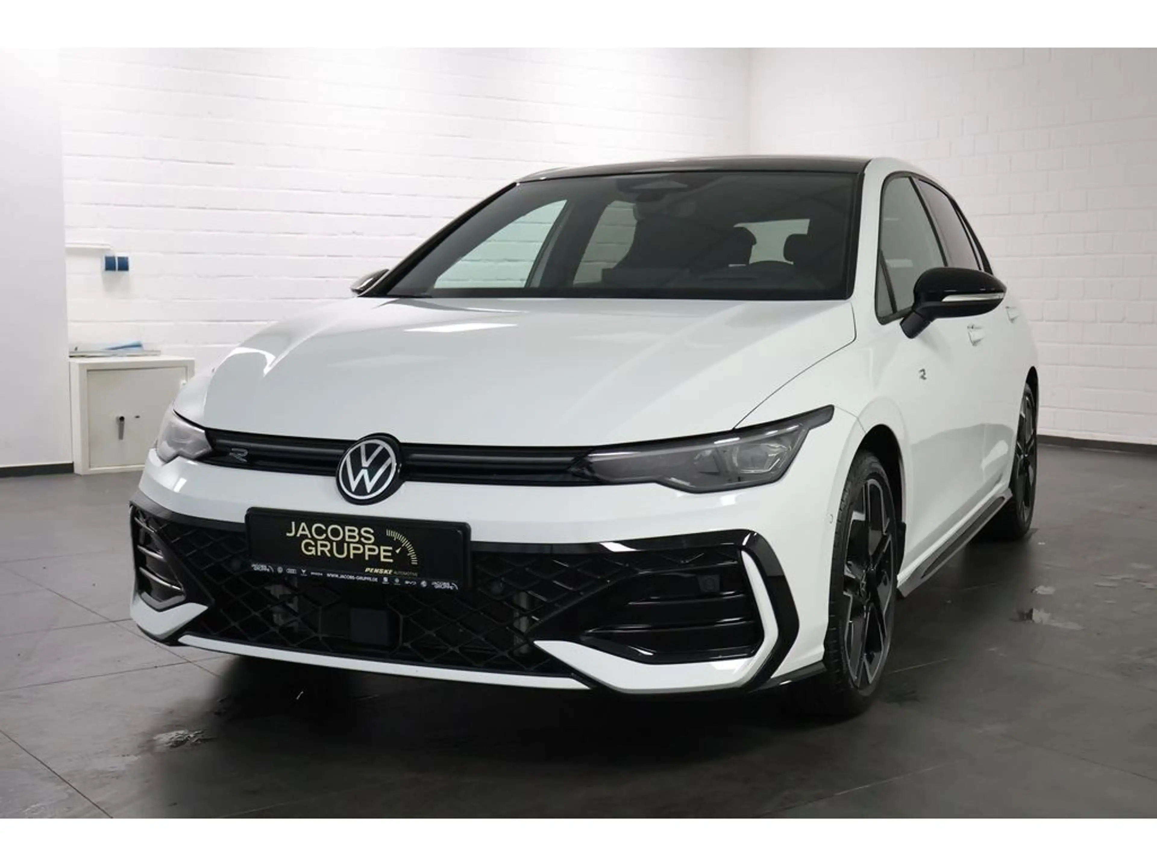 Volkswagen Golf VIII 1.5 eTSI R-Line "Black Style" DSG,N — photo 2