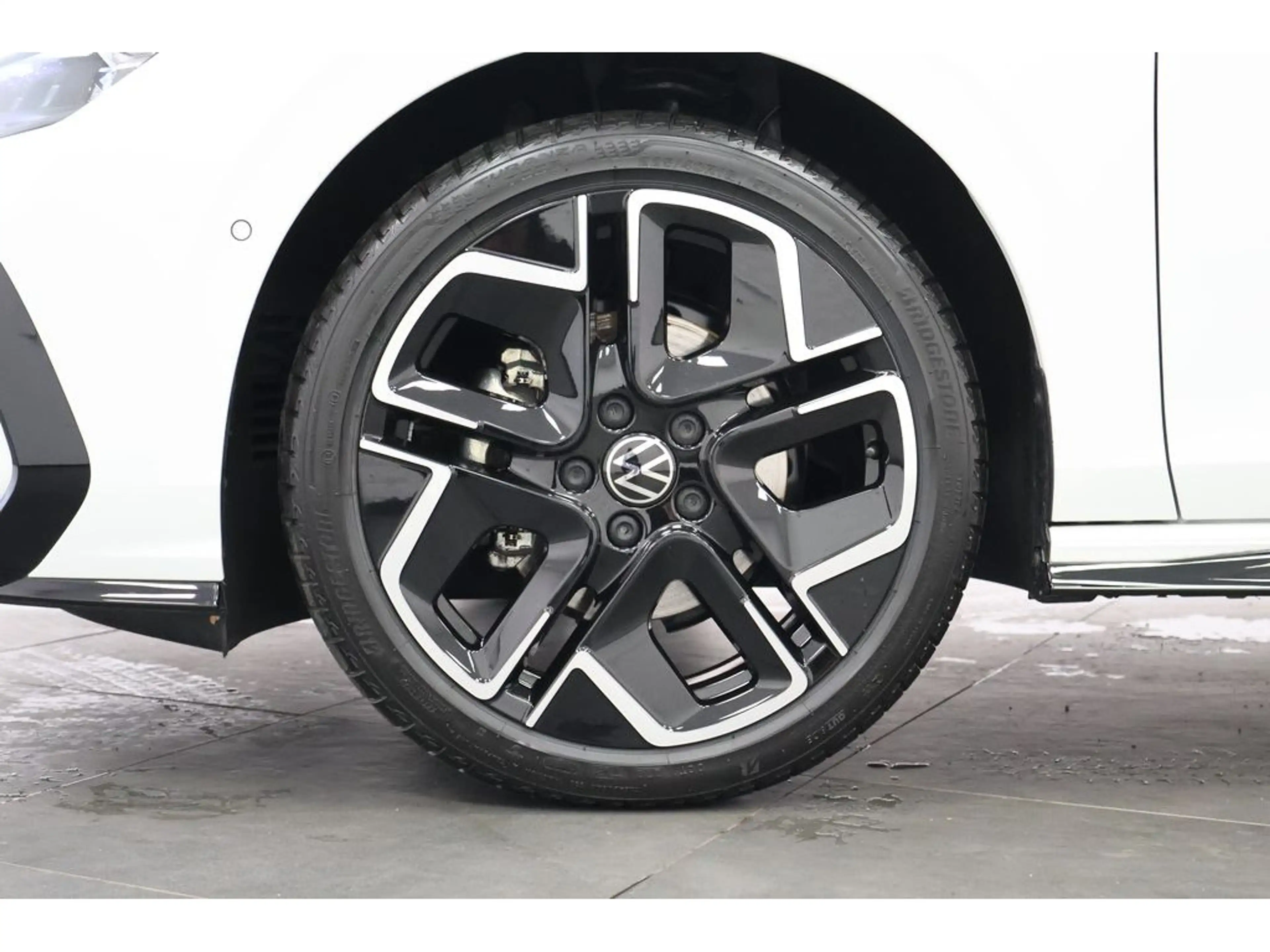 Volkswagen Golf VIII 1.5 eTSI R-Line "Black Style" DSG,N — photo 29