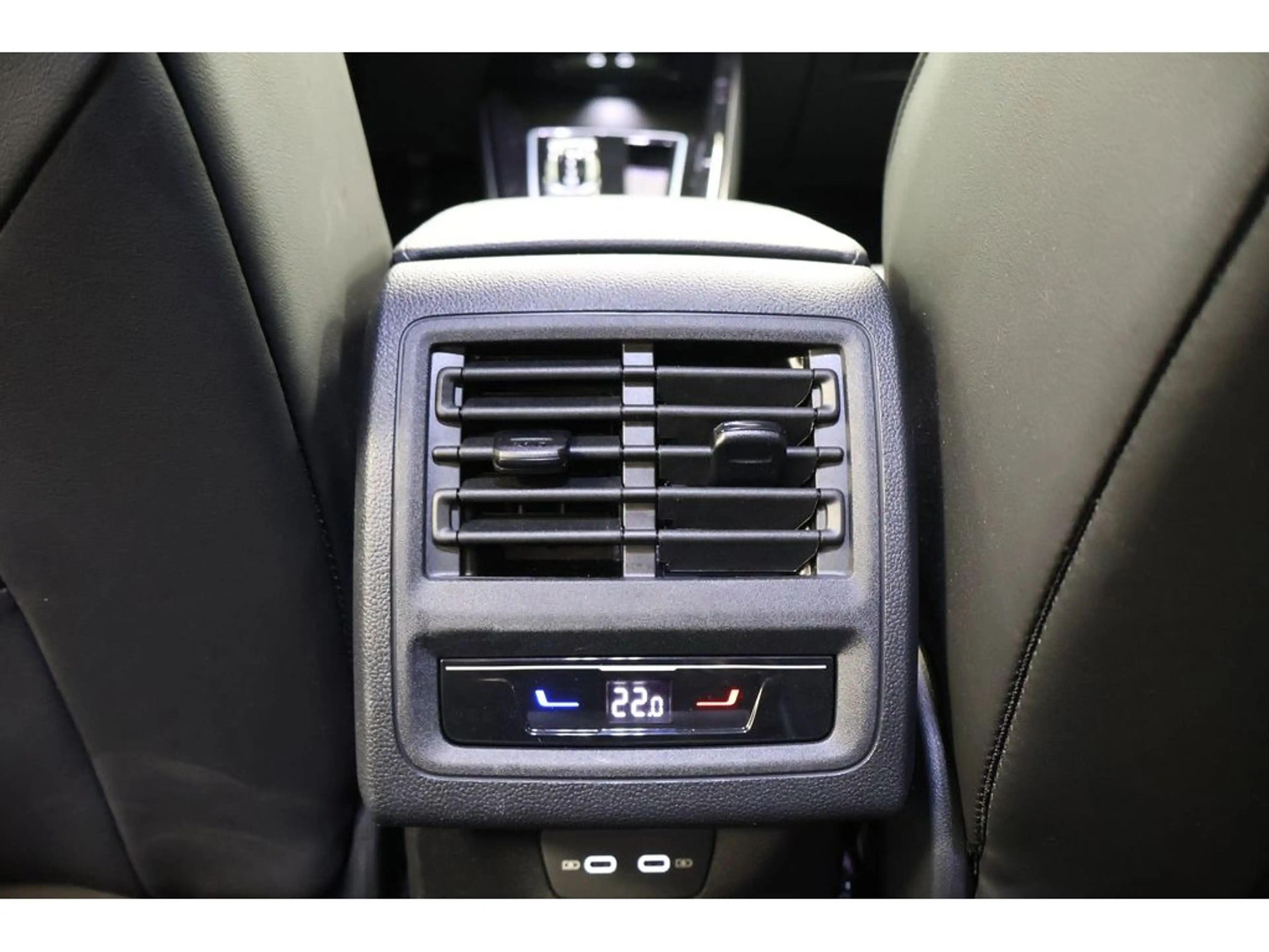 Volkswagen Golf VIII 1.5 eTSI R-Line "Black Style" DSG,N — photo 15