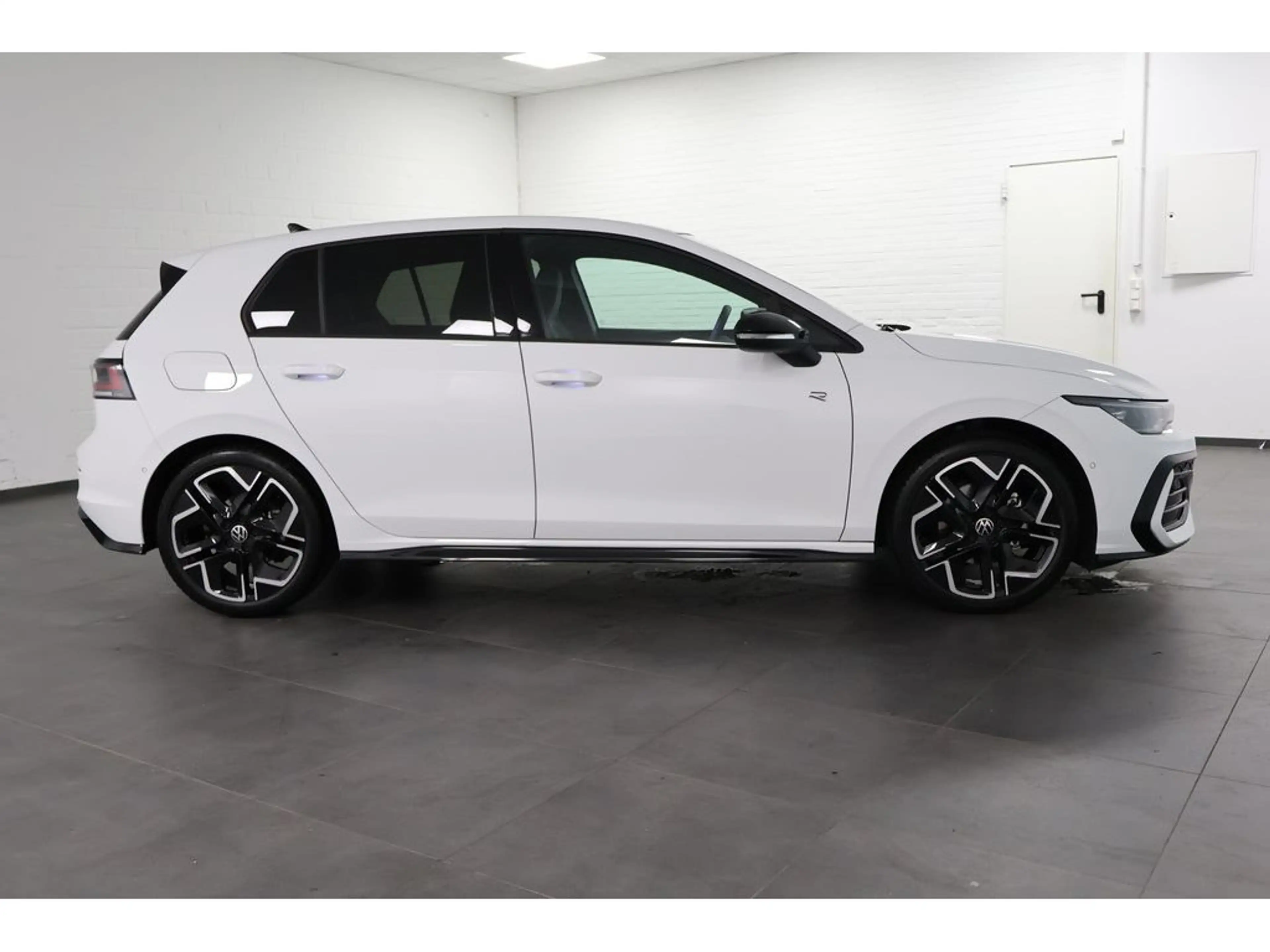 Volkswagen Golf VIII 1.5 eTSI R-Line "Black Style" DSG,N — photo 4
