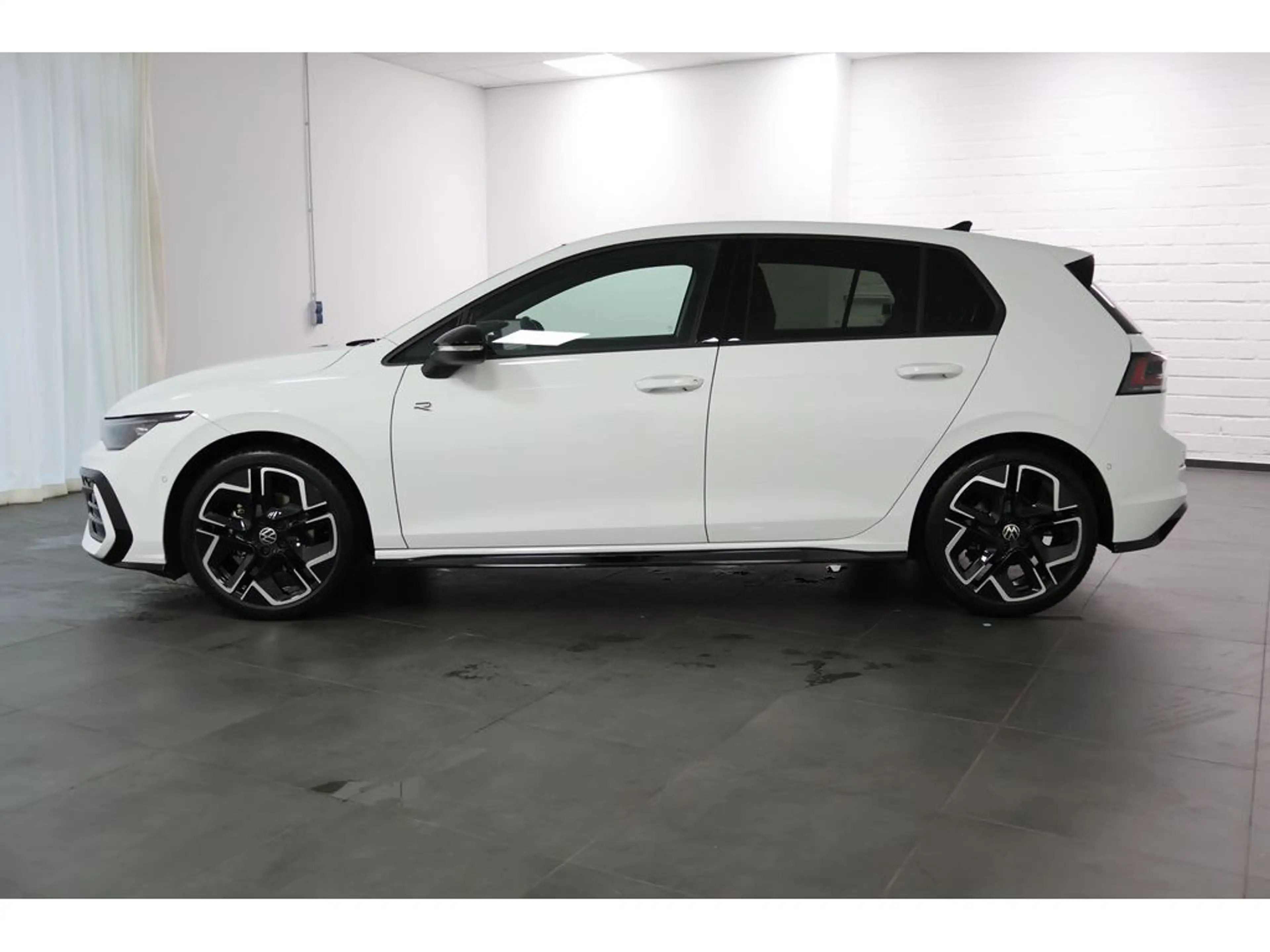 Volkswagen Golf VIII 1.5 eTSI R-Line "Black Style" DSG,N — photo 7
