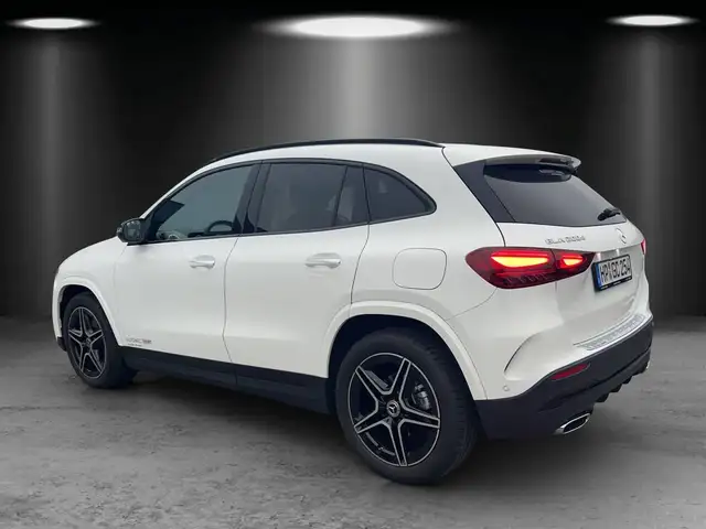 Mercedes-Benz Gla Class view 3