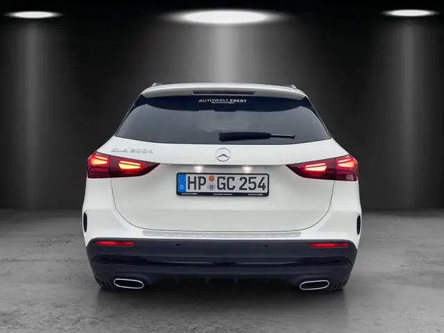 Mercedes-Benz Gla Class view 4