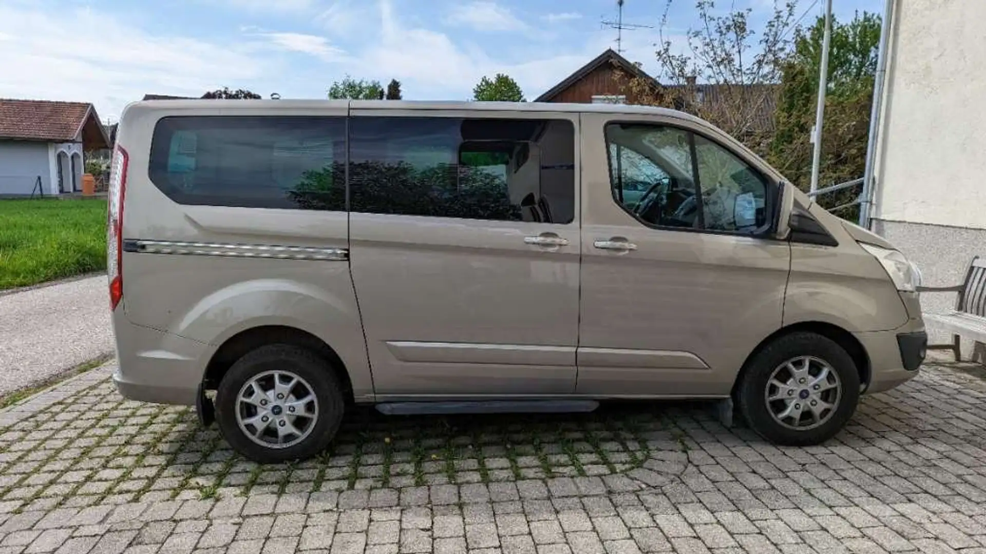 Ford Tourneo Custom Tourneo Custom L1H1 Titanium 2,2 TDCi Titanium Beige - 2