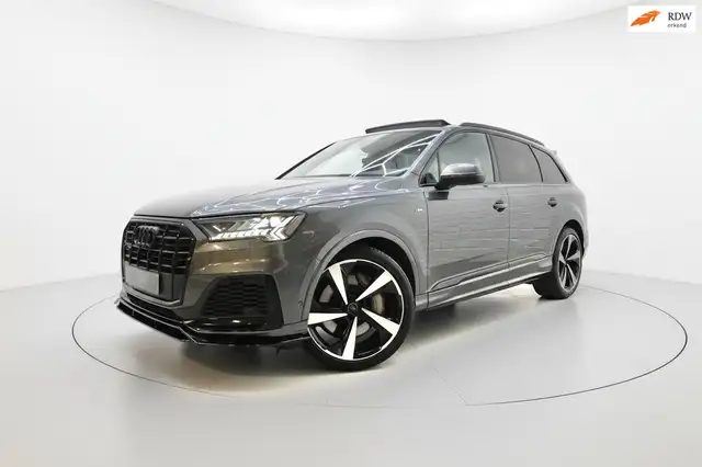 Audi Q7 main image