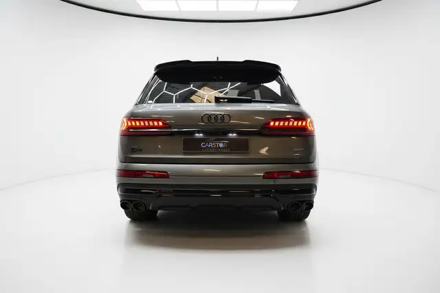 Audi Q7 view 7