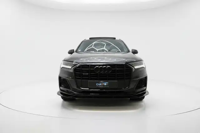 Audi Q7 view 2