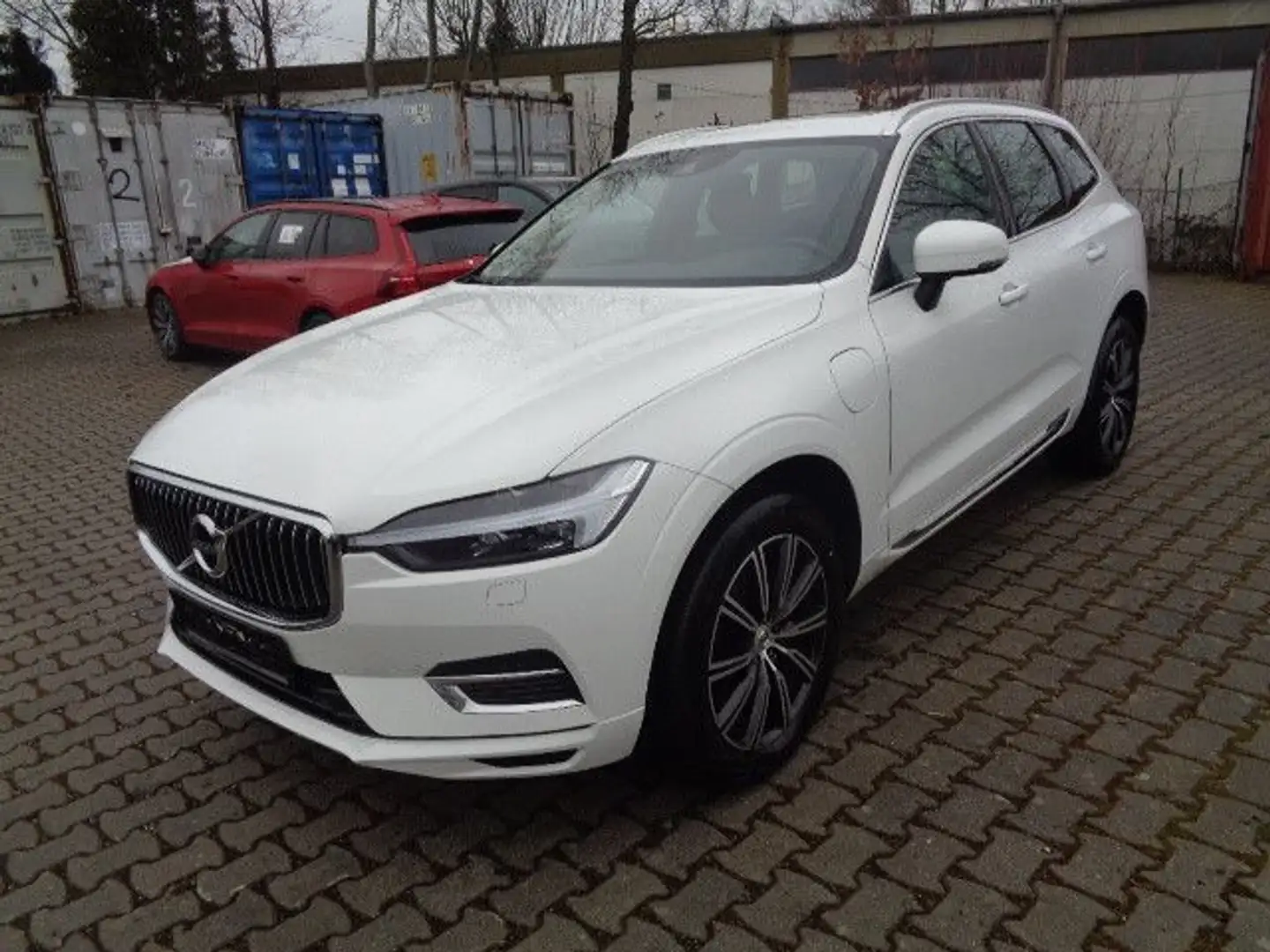 Volvo XC60 T6  Plug-In Hybrid AWD Recharge Inscription Aut. Weiß - 1