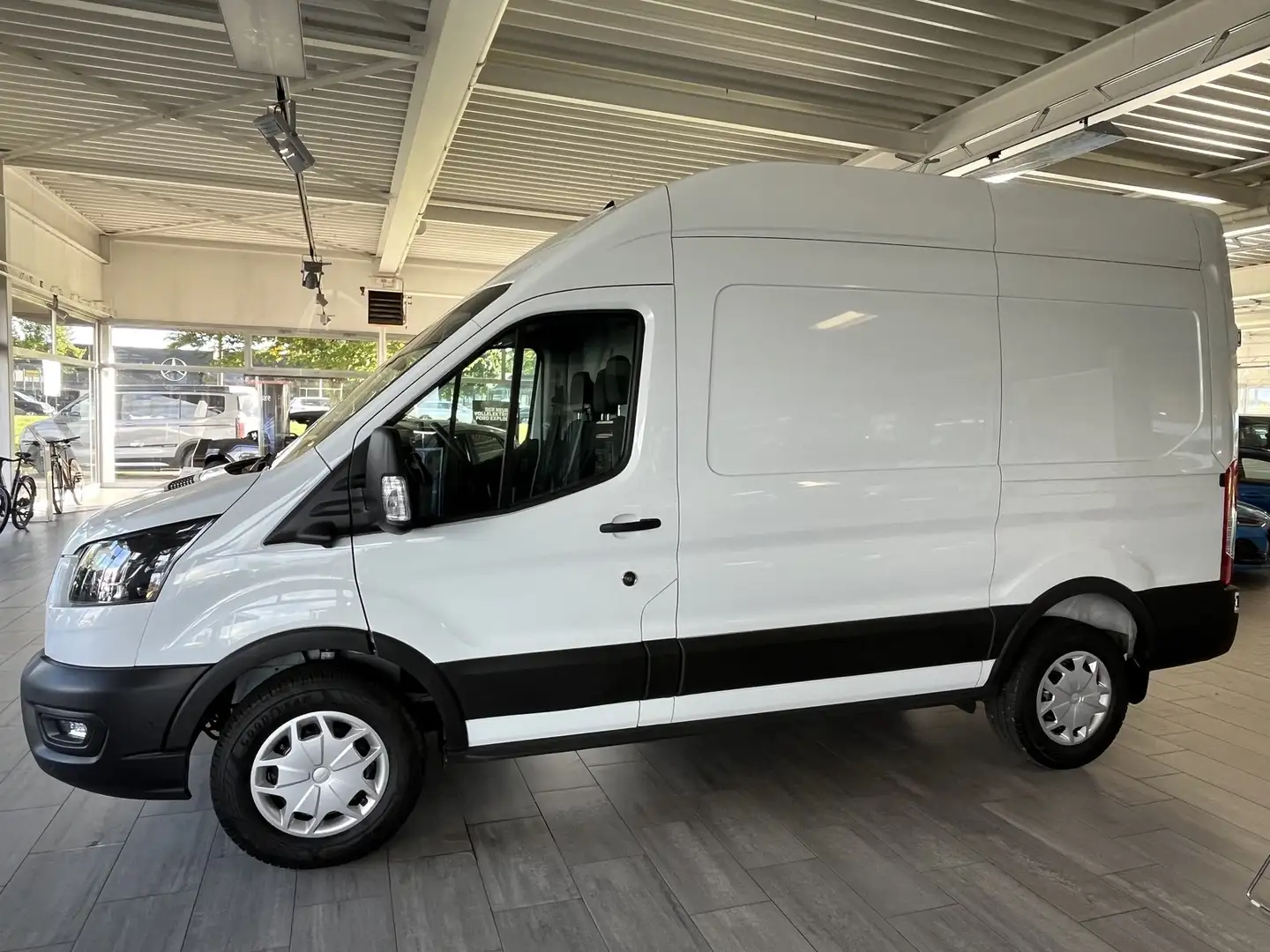 Ford Transit Kasten 330 L2H3 Trend Blanc - 2