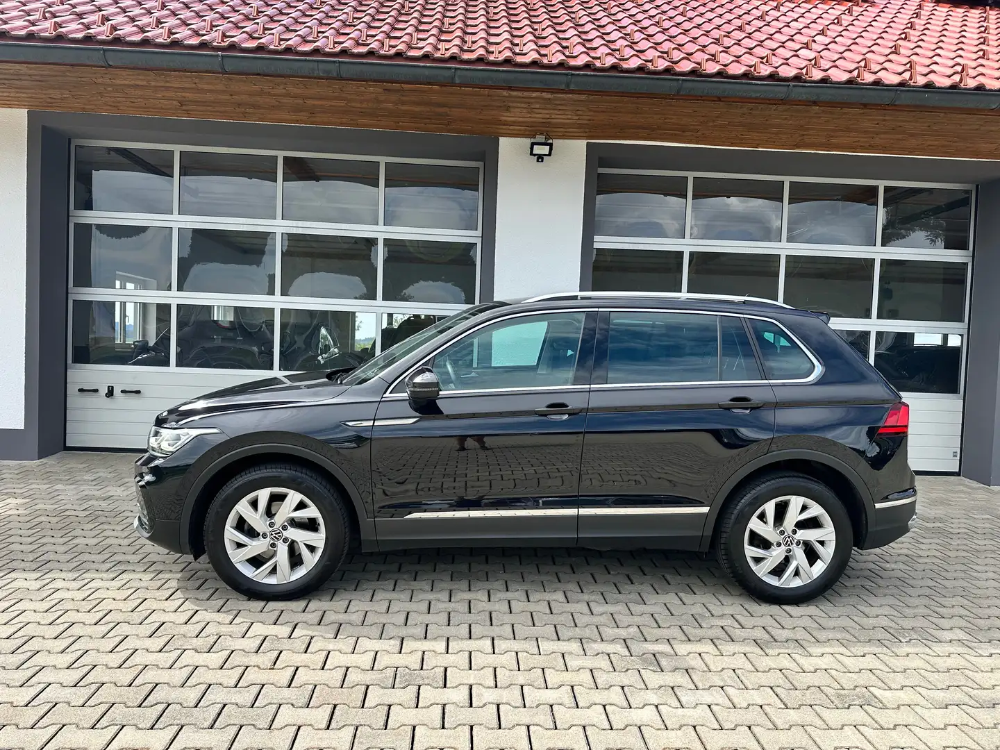 Volkswagen Tiguan 4Motion 2,0 TDI DSG *AHV*DIGITAL*RFK*APP*ACC* Schwarz - 2