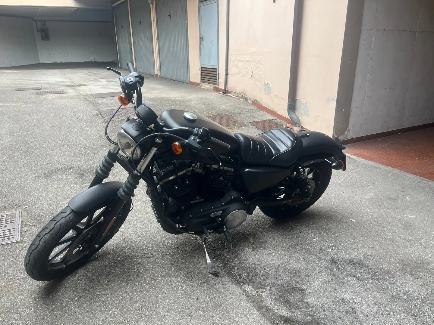 Harley-Davidson Iron 883 Чорний - 2