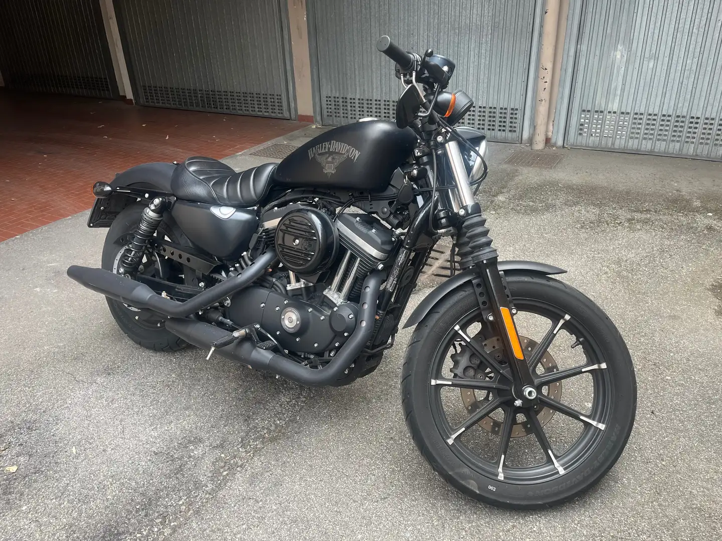 Harley-Davidson Iron 883 Чорний - 1