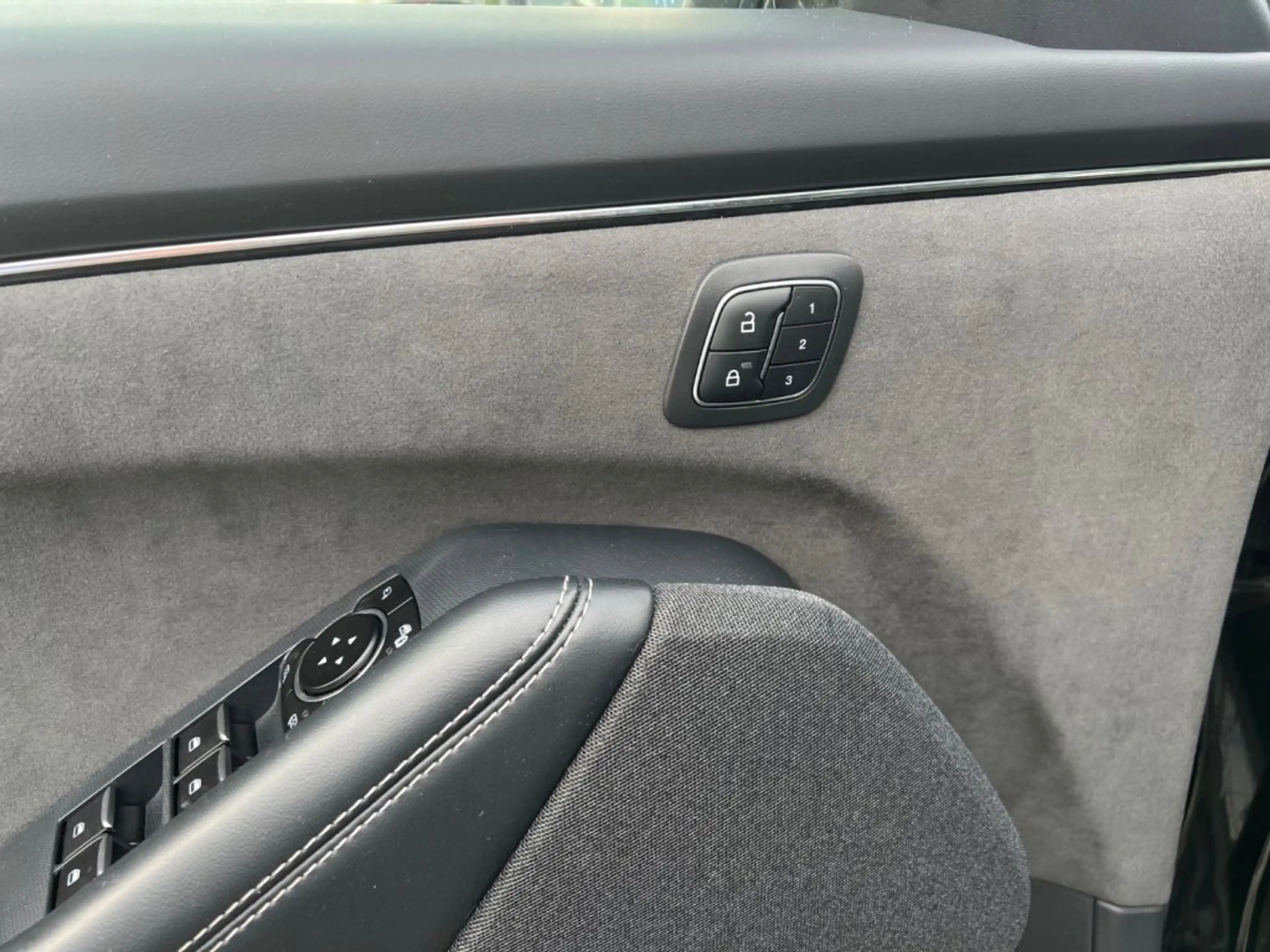 Ford Mustang Mach-E Elektro 99kWh Extended Range AWD GT — photo 15
