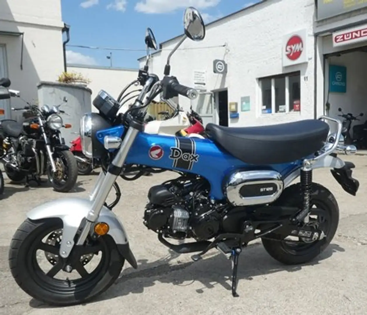 Honda DAX ST 125 Bleu - 2