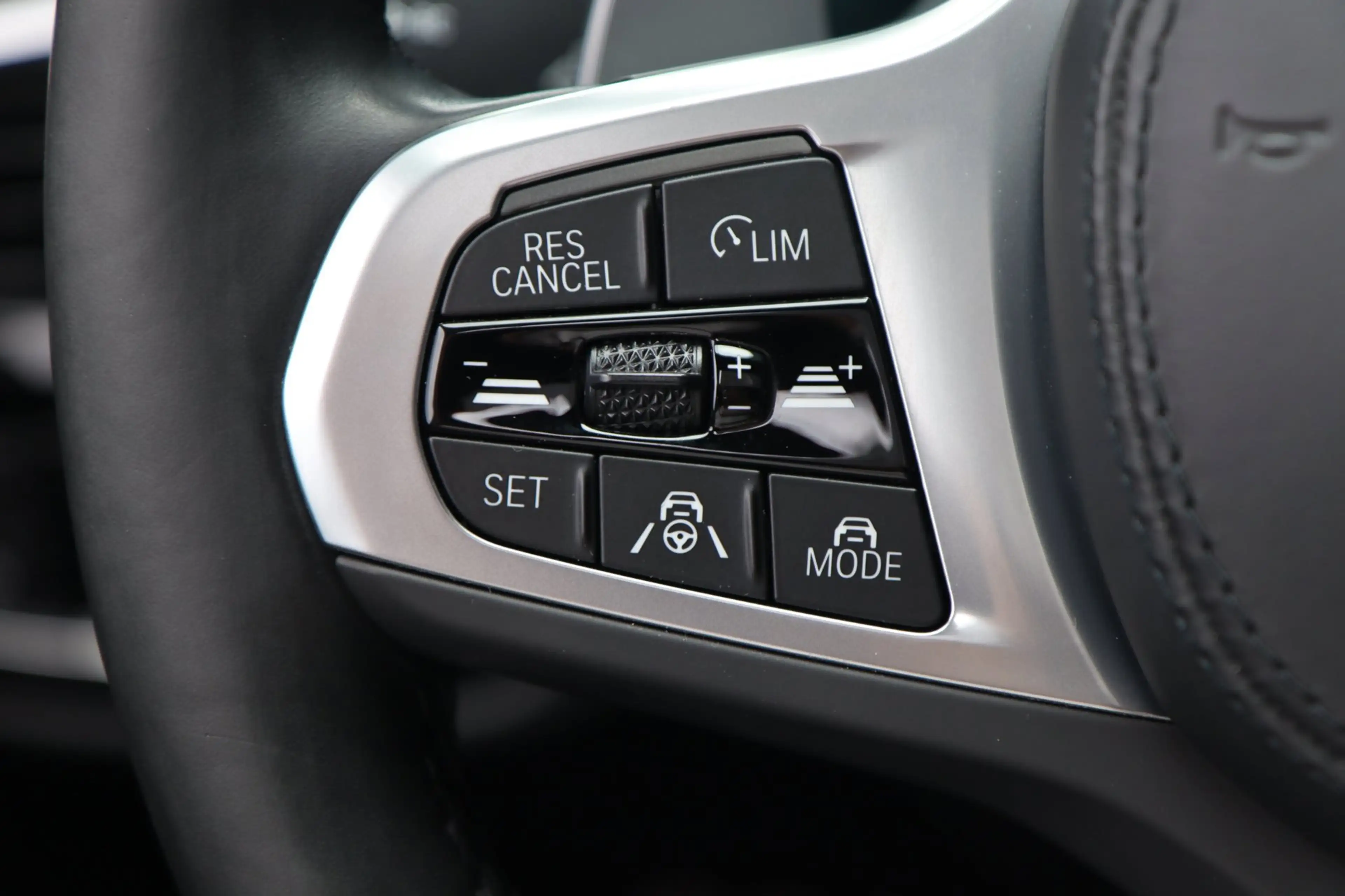 BMW 545 5-serie 545e xDrive M Sport / 50 Jahre / PANO / HK — photo 16