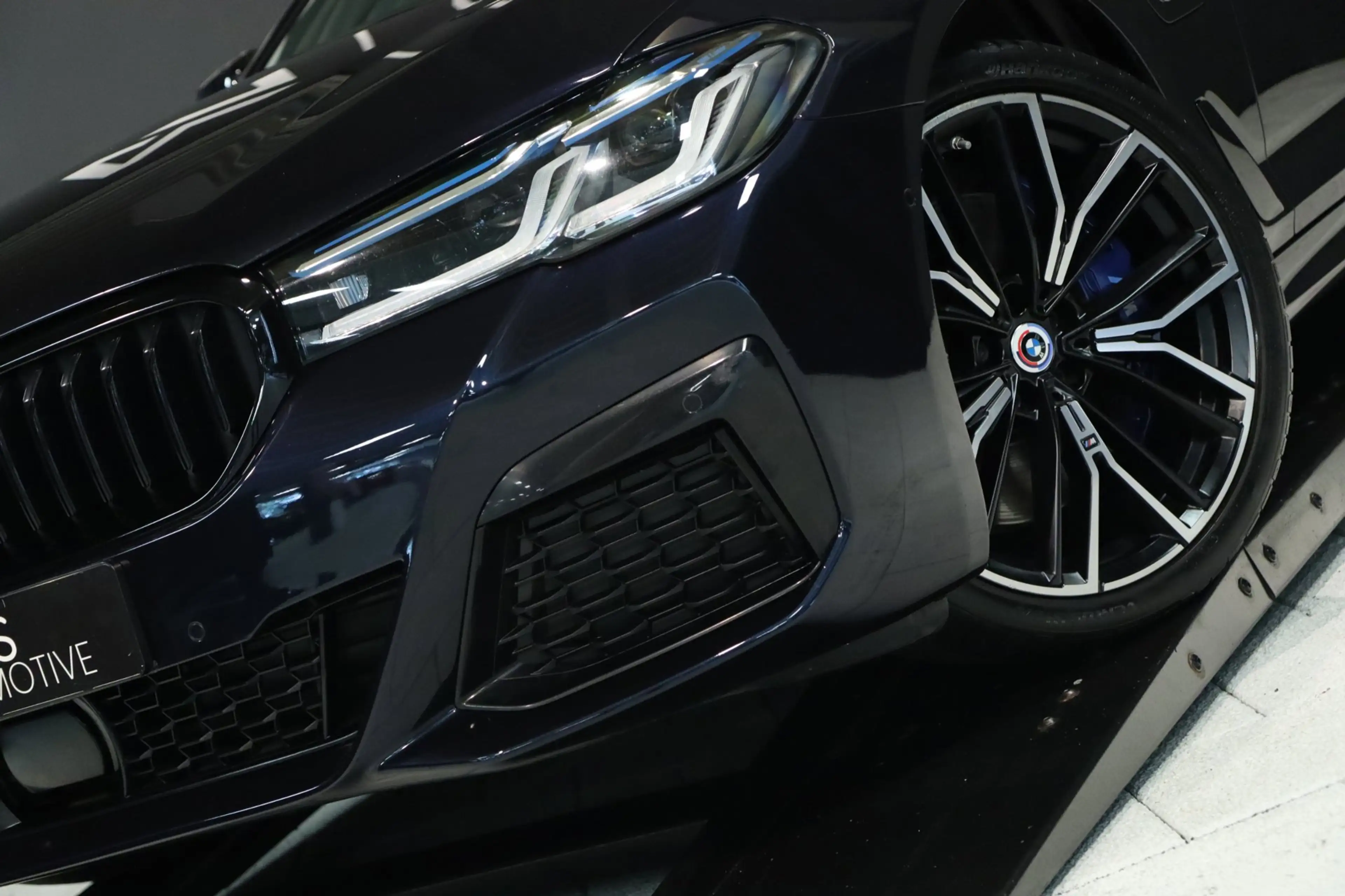 BMW 545 5-serie 545e xDrive M Sport / 50 Jahre / PANO / HK — photo 2