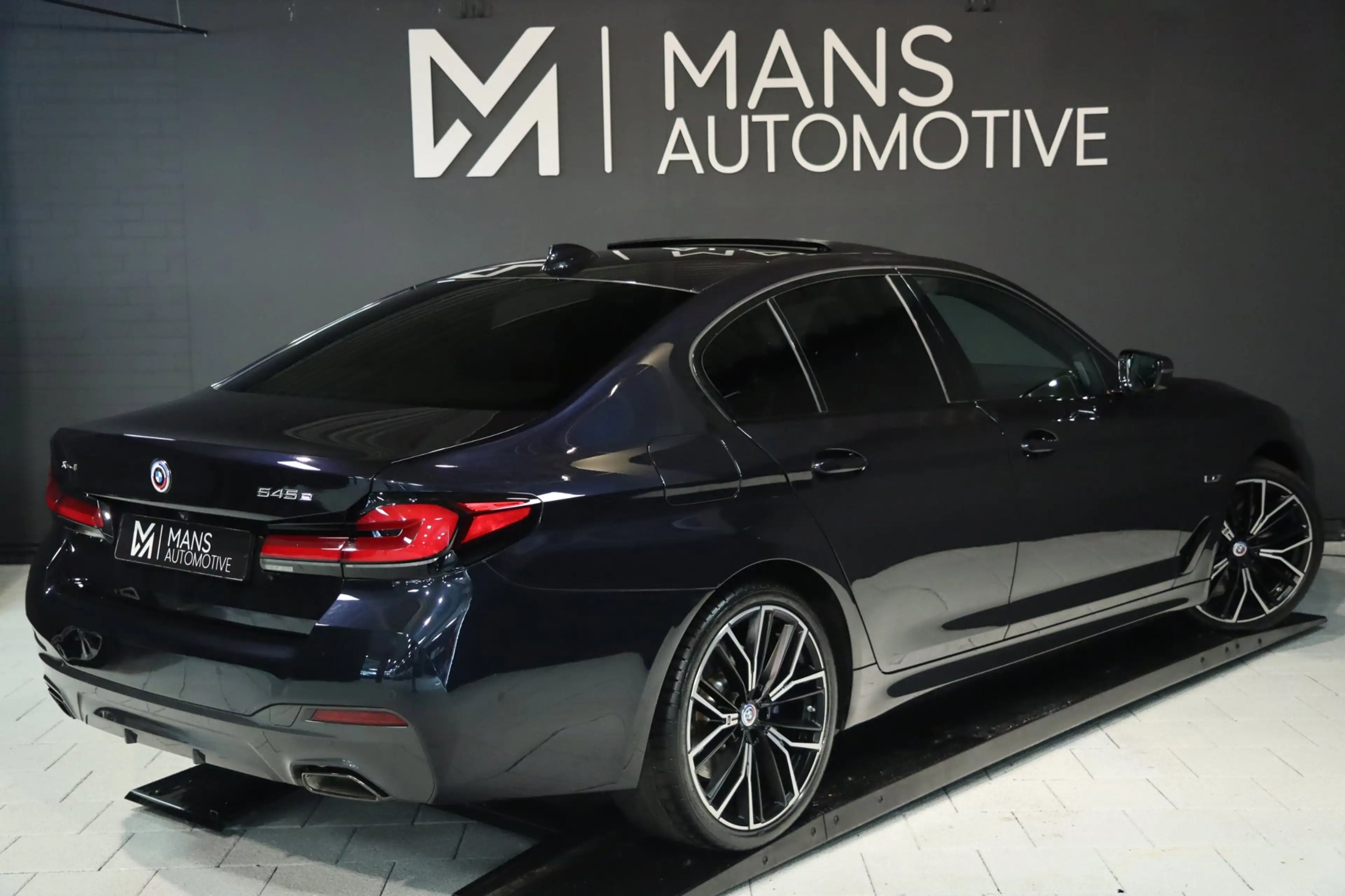 BMW 545 5-serie 545e xDrive M Sport / 50 Jahre / PANO / HK — photo 5
