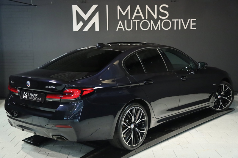BMW 545 5-serie 545e xDrive M Sport / 50 Jahre / PANO / HK — photo 5