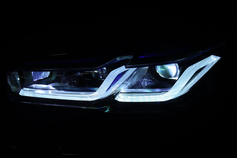 BMW 545 5-serie 545e xDrive M Sport / 50 Jahre / PANO / HK — photo 40