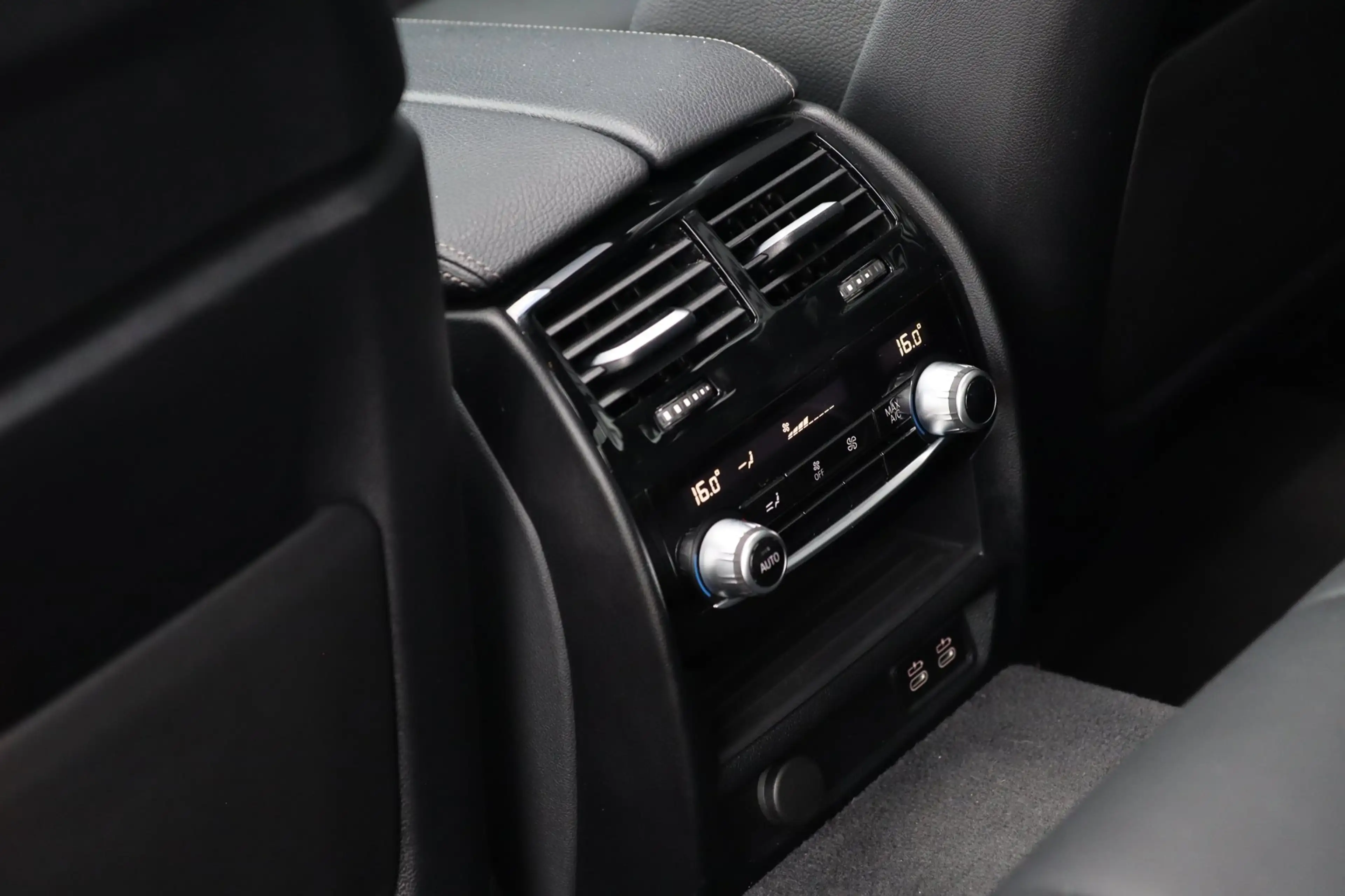 BMW 545 5-serie 545e xDrive M Sport / 50 Jahre / PANO / HK — photo 28