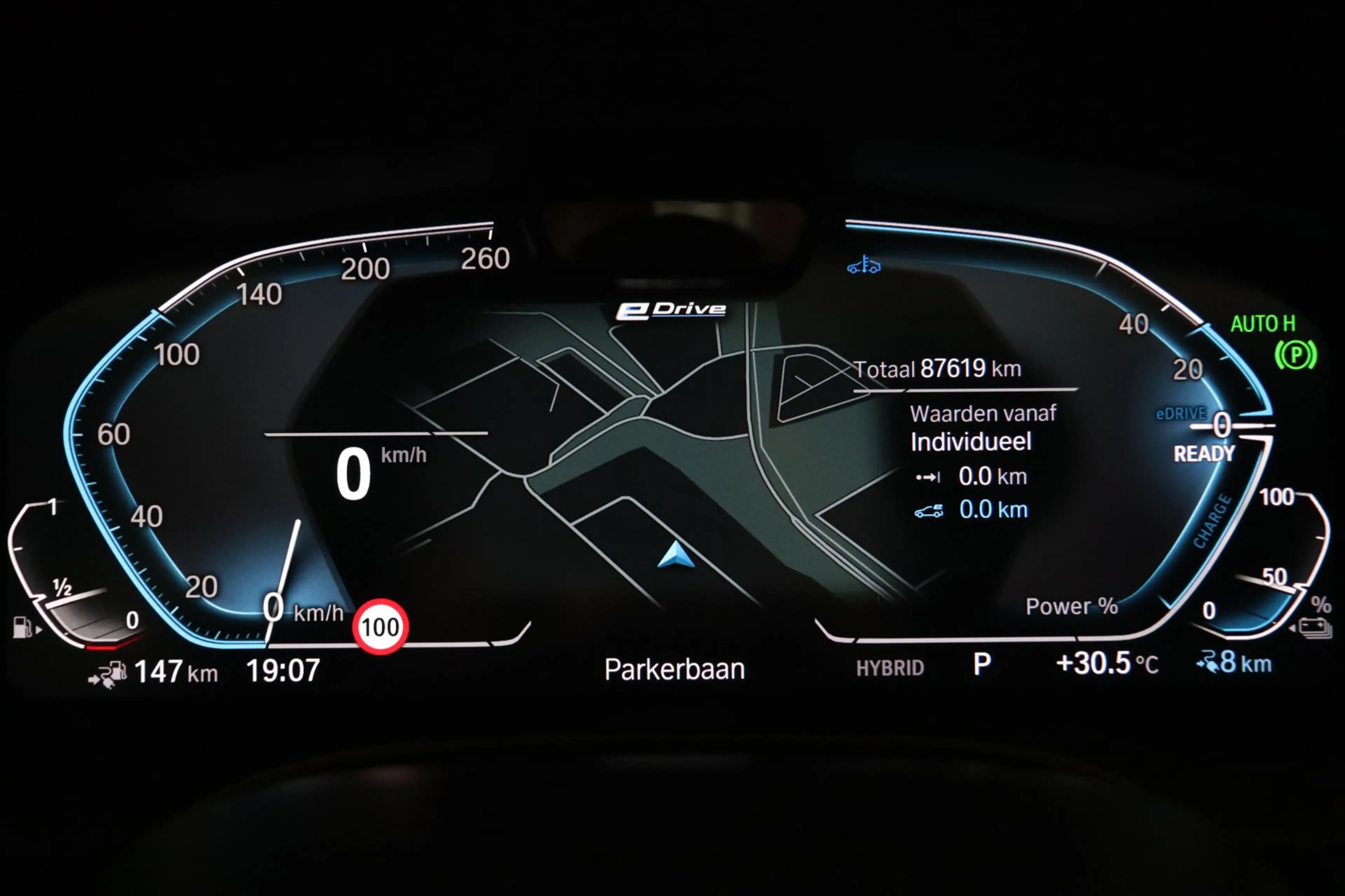 BMW 545 5-serie 545e xDrive M Sport / 50 Jahre / PANO / HK — photo 7