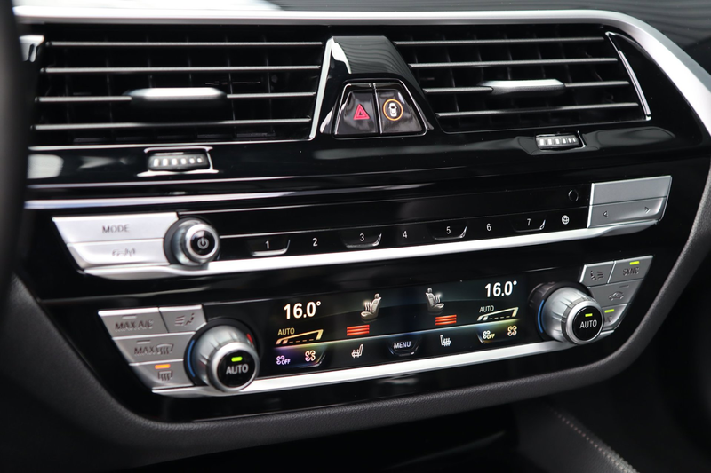 BMW 545 5-serie 545e xDrive M Sport / 50 Jahre / PANO / HK — photo 17