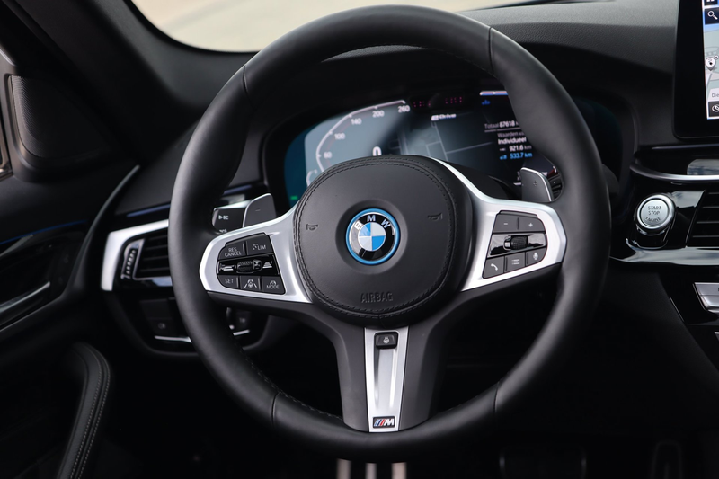 BMW 545 5-serie 545e xDrive M Sport / 50 Jahre / PANO / HK — photo 28