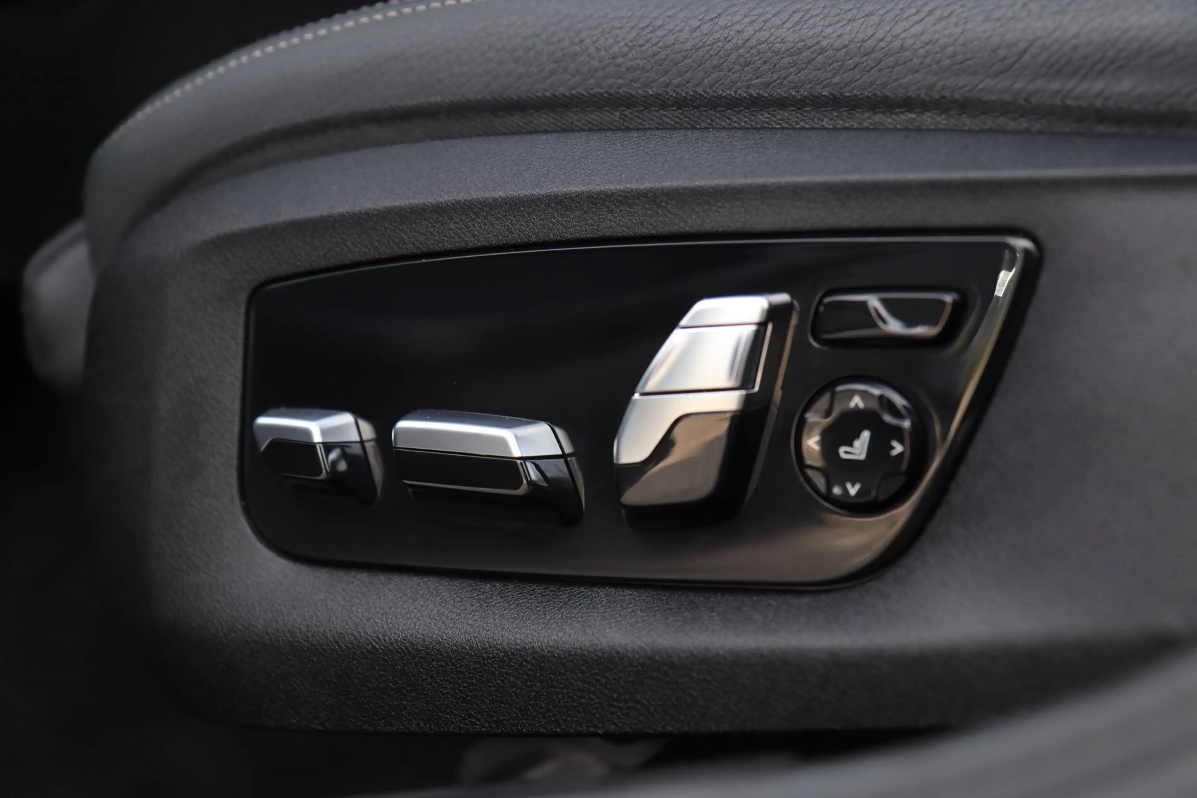 BMW 545 5-serie 545e xDrive M Sport / 50 Jahre / PANO / HK — photo 22