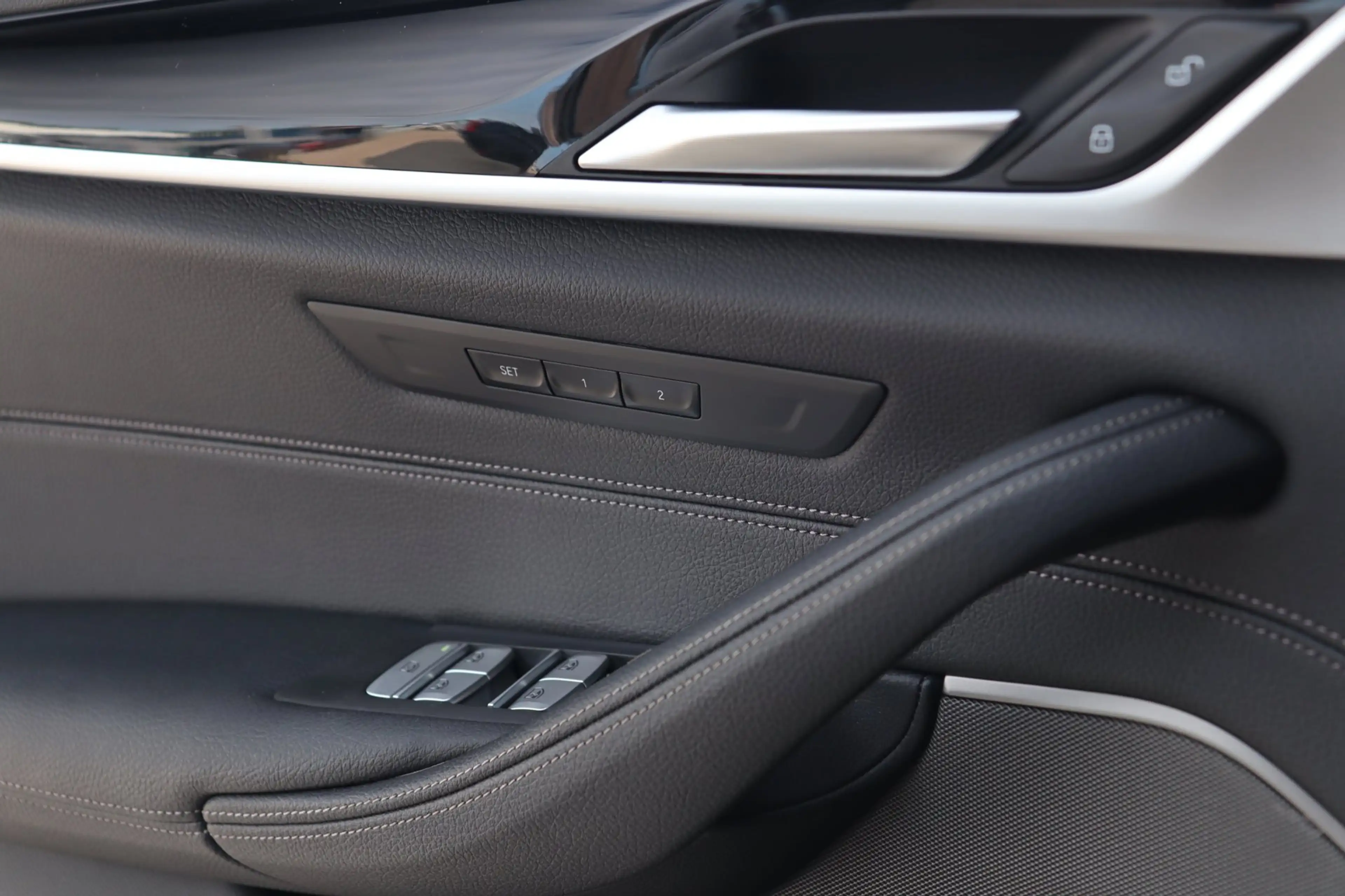 BMW 545 5-serie 545e xDrive M Sport / 50 Jahre / PANO / HK — photo 21