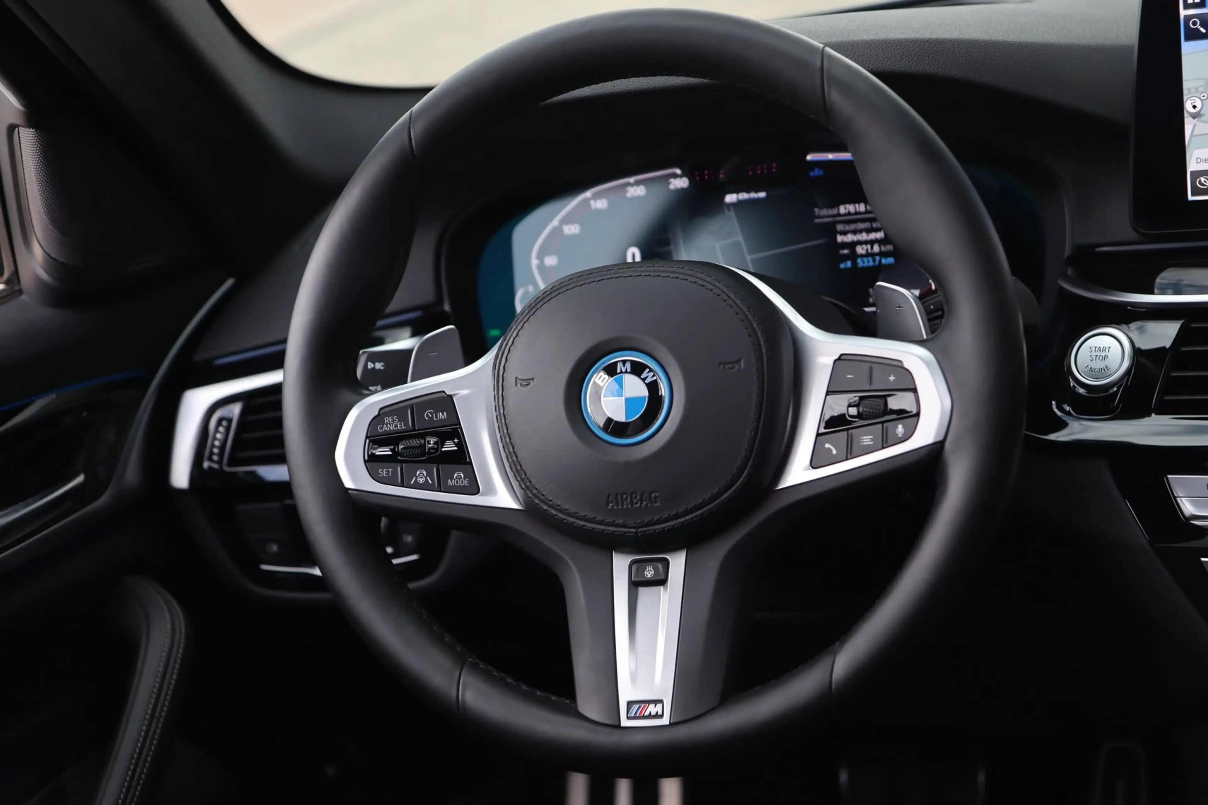 BMW 545 5-serie 545e xDrive M Sport / 50 Jahre / PANO / HK — photo 29