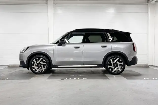 Mini Countryman view 2