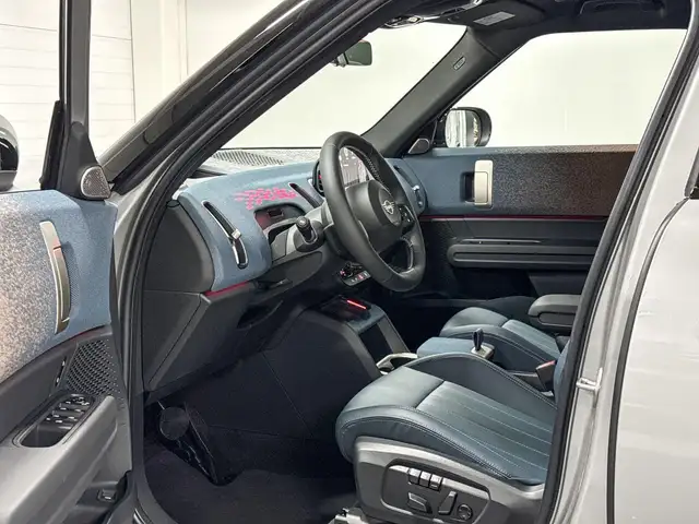 Mini Countryman view 8