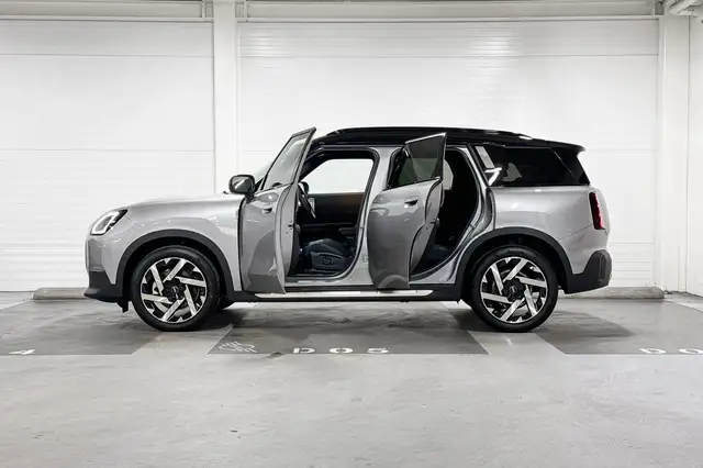 Mini Countryman view 3