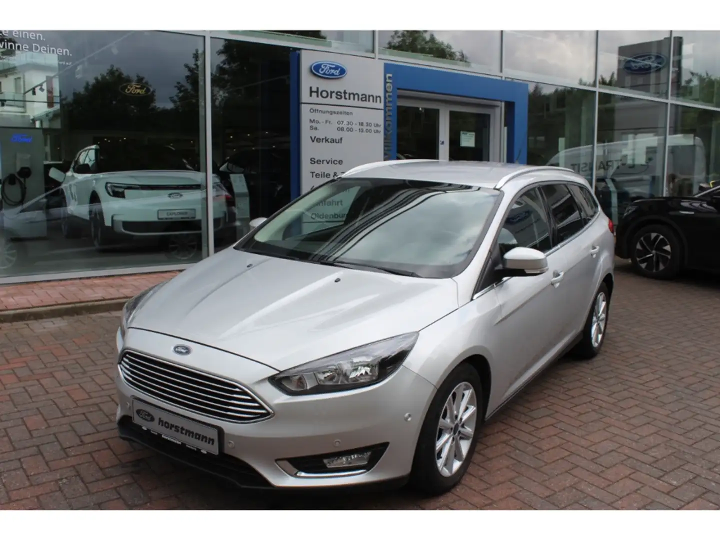 Ford Focus TITANIUM TURNIER, NAVI, PDC, RFK, BEH. WSS & SITZE Plateado - 2