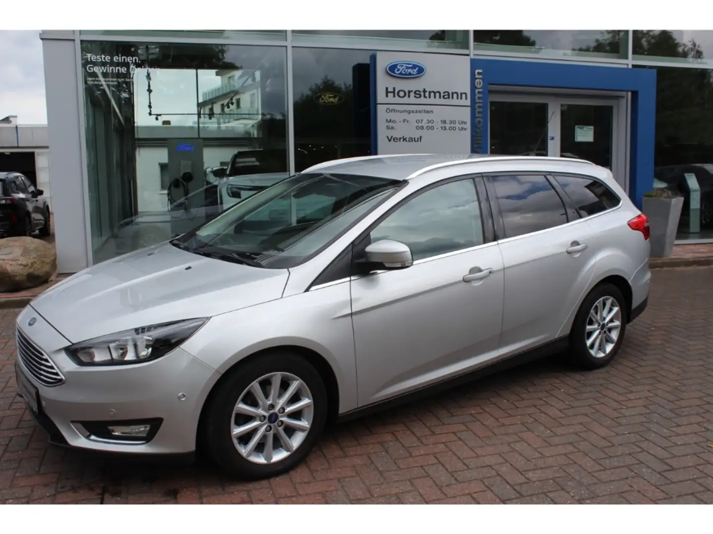 Ford Focus TITANIUM TURNIER, NAVI, PDC, RFK, BEH. WSS & SITZE Plateado - 1