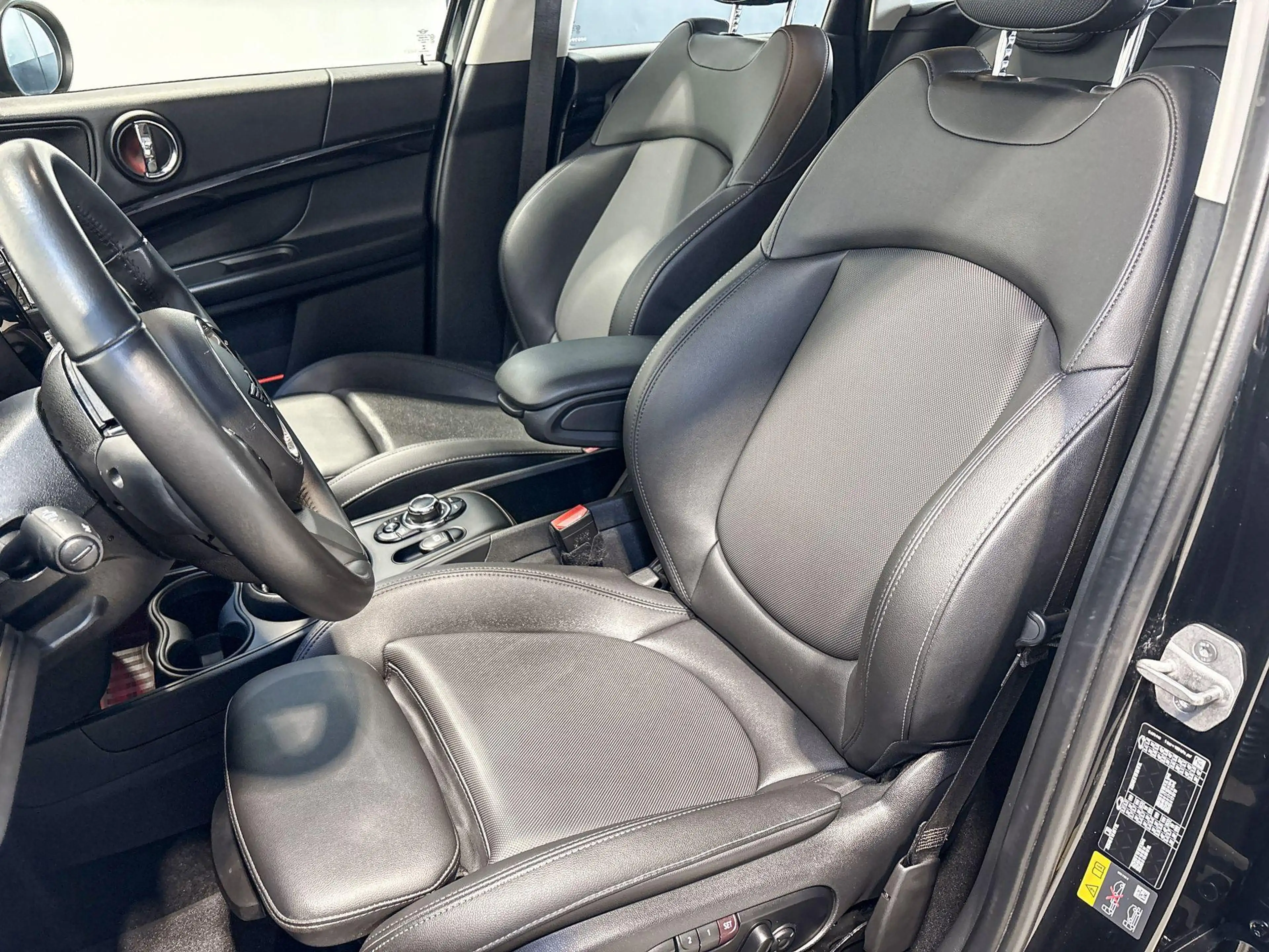 MINI Cooper SE Countryman ALL4 Essence — photo 9