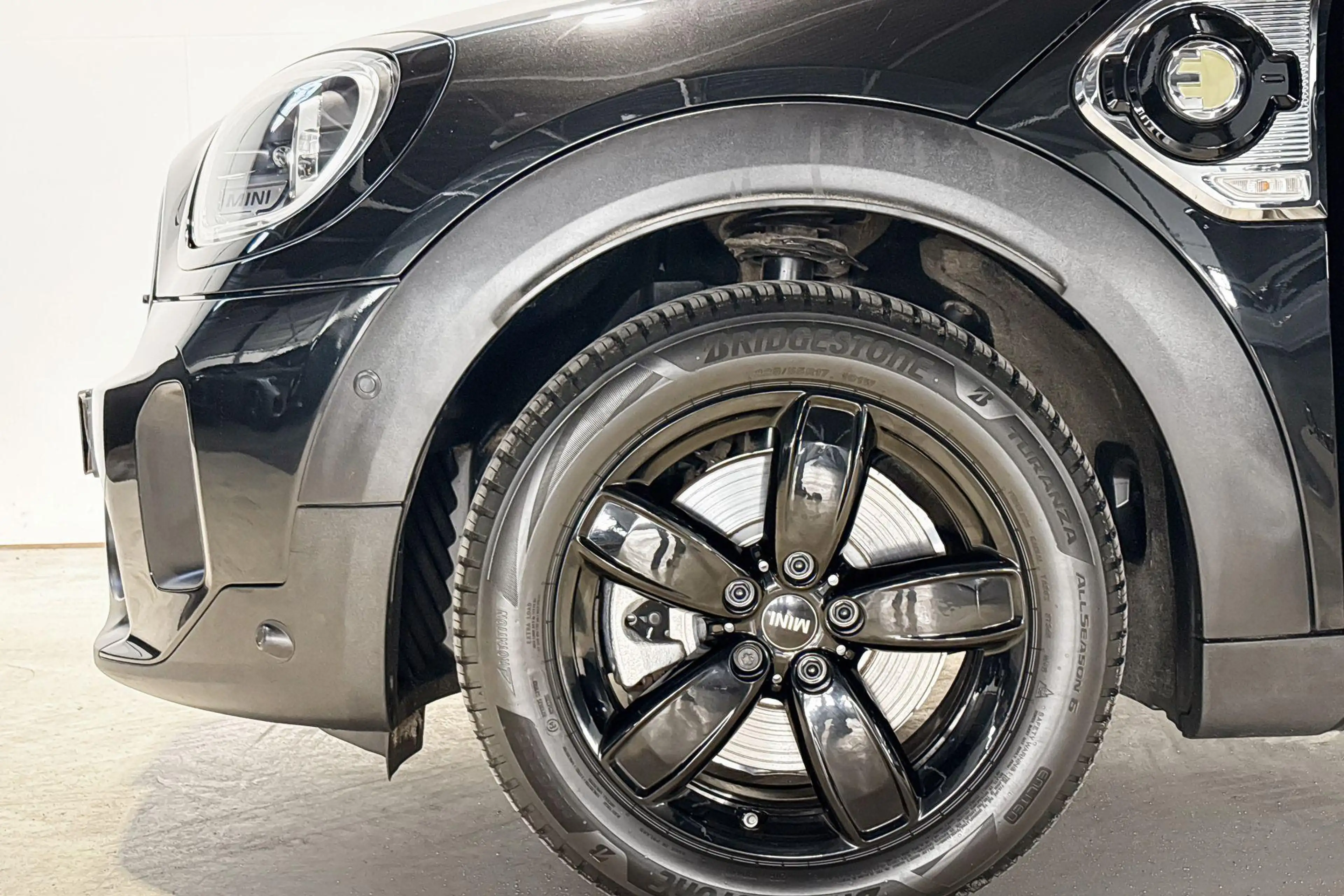 MINI Cooper SE Countryman ALL4 Essence — photo 4