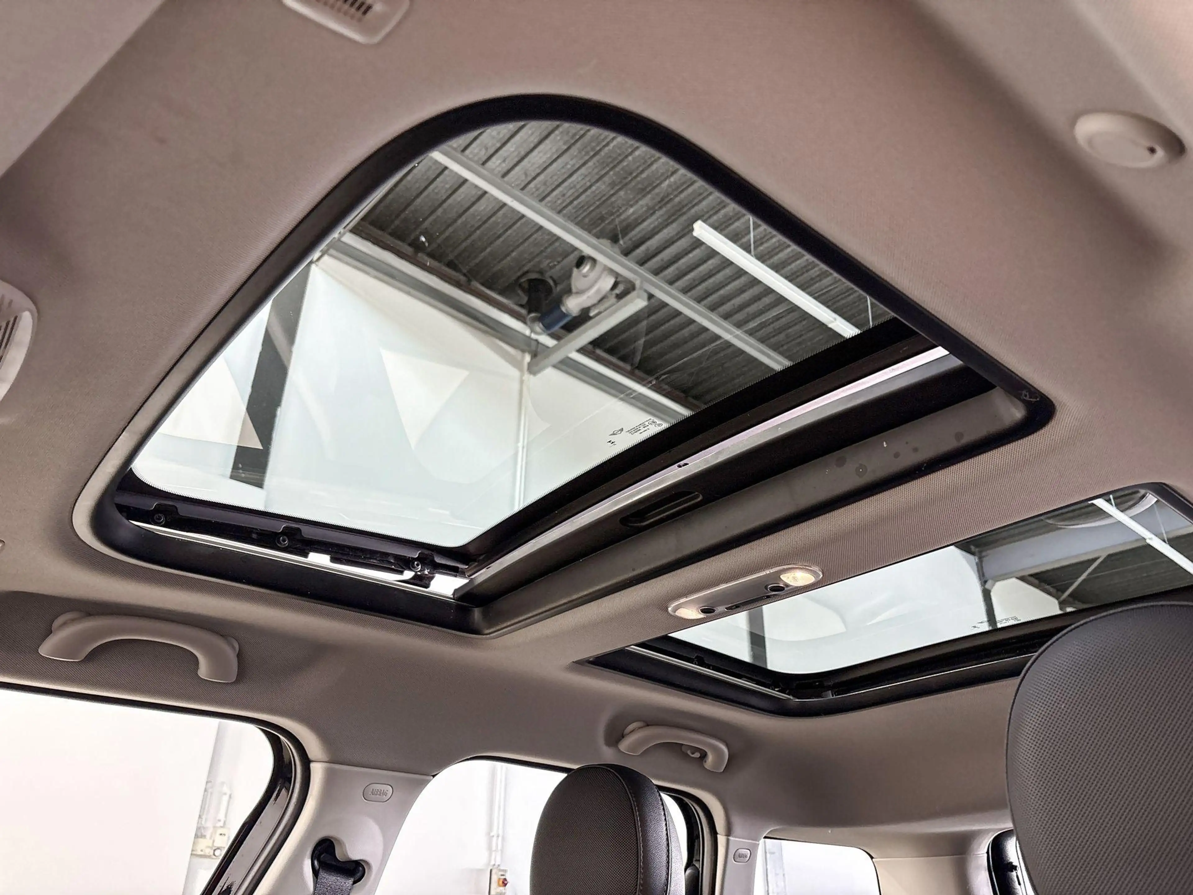 MINI Cooper SE Countryman ALL4 Essence — photo 10