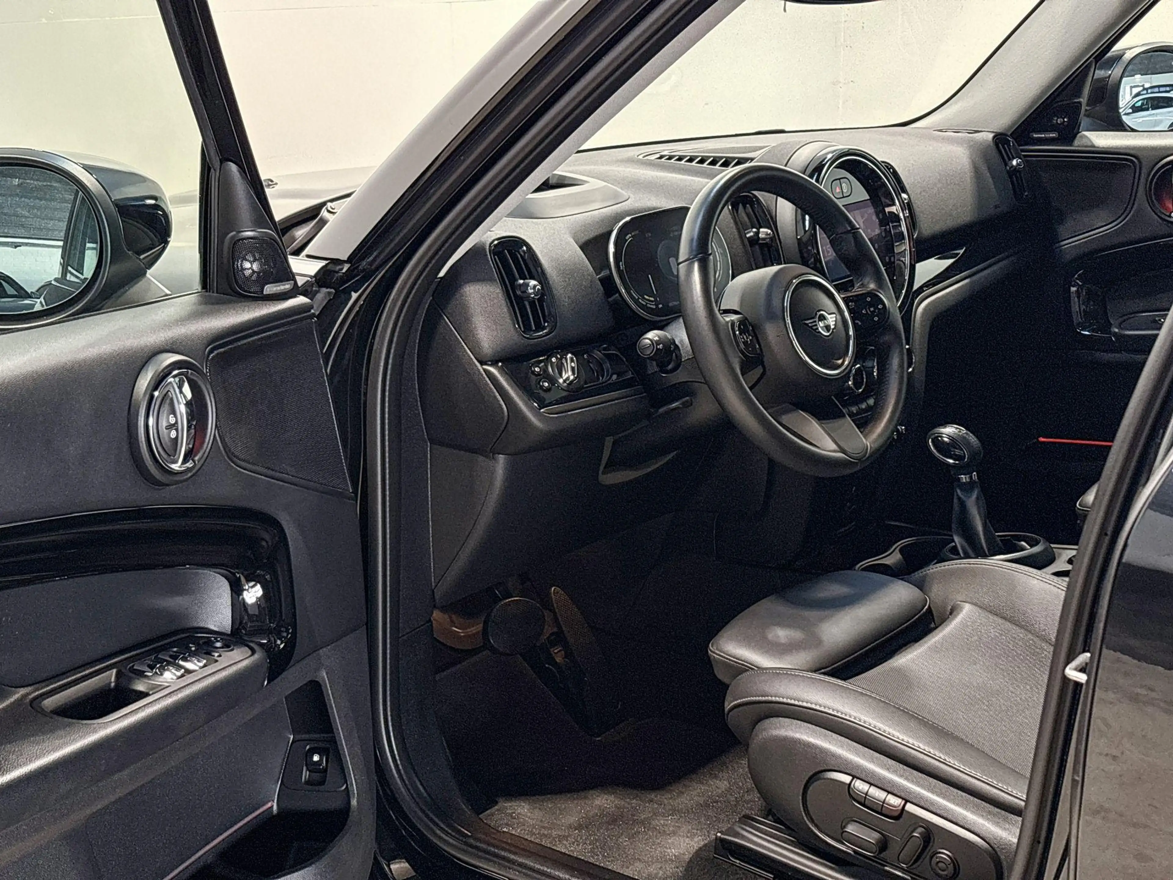 MINI Cooper SE Countryman ALL4 Essence — photo 8