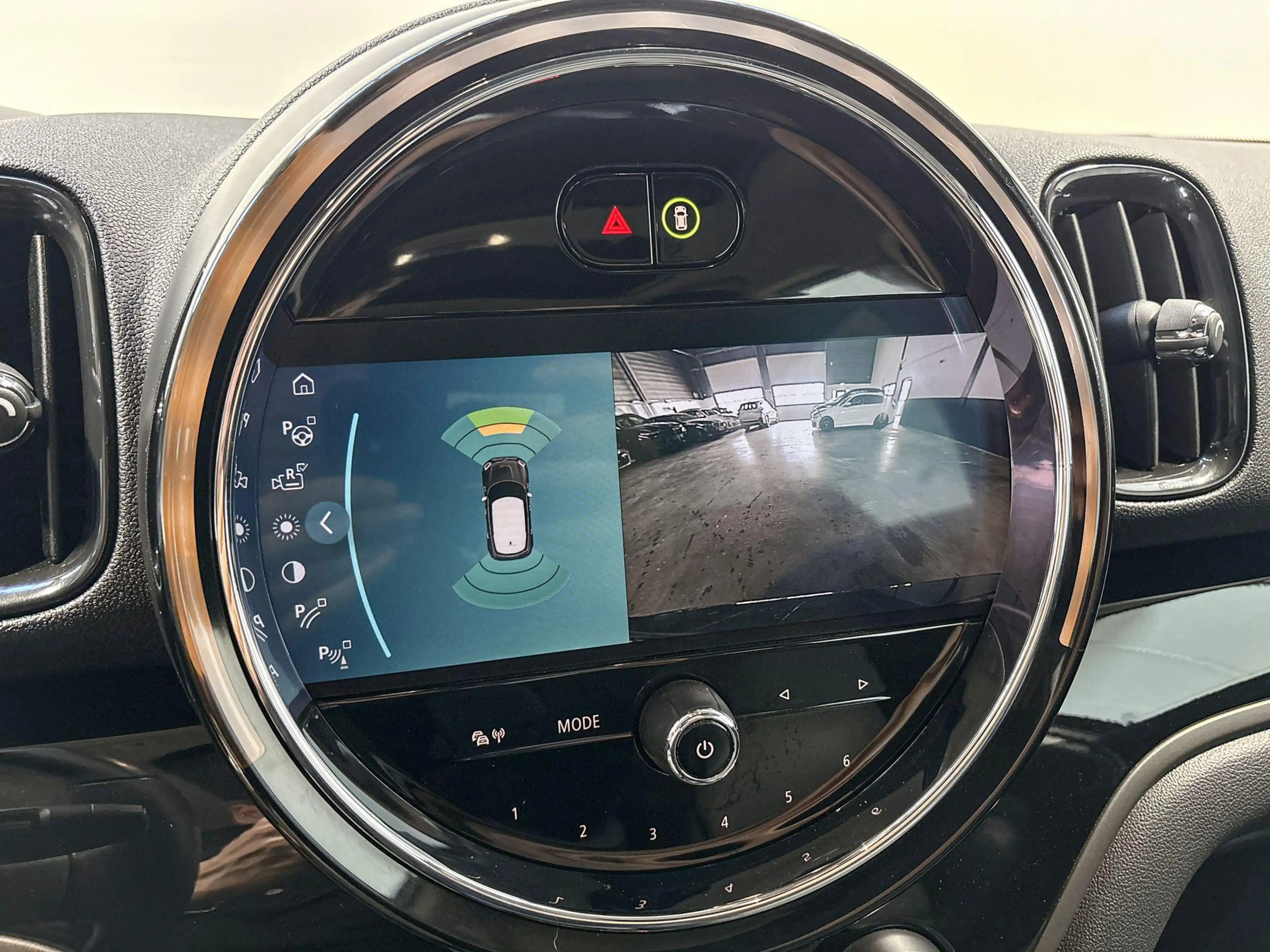 MINI Cooper SE Countryman ALL4 Essence — photo 14