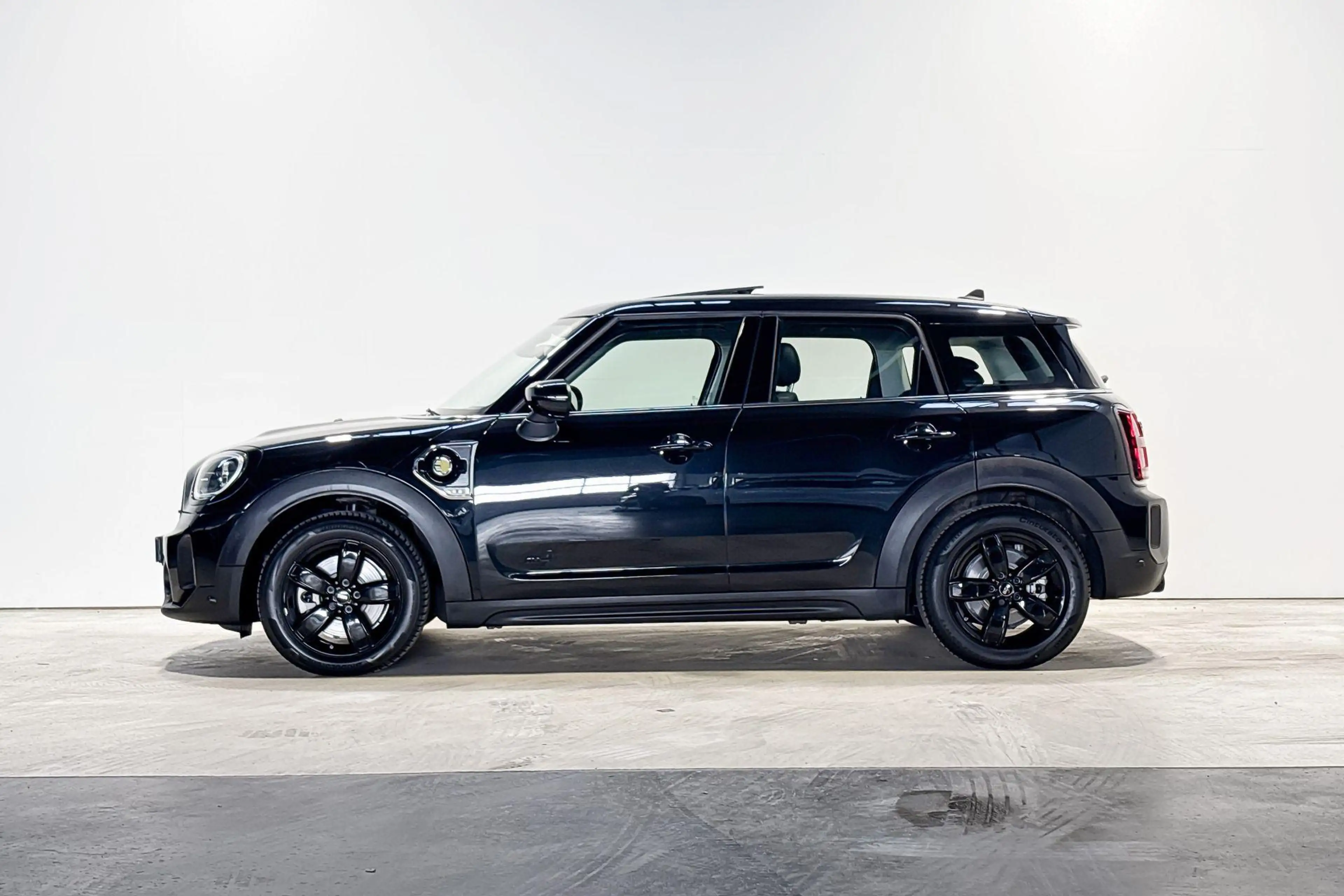 MINI Cooper SE Countryman ALL4 Essence — photo 2