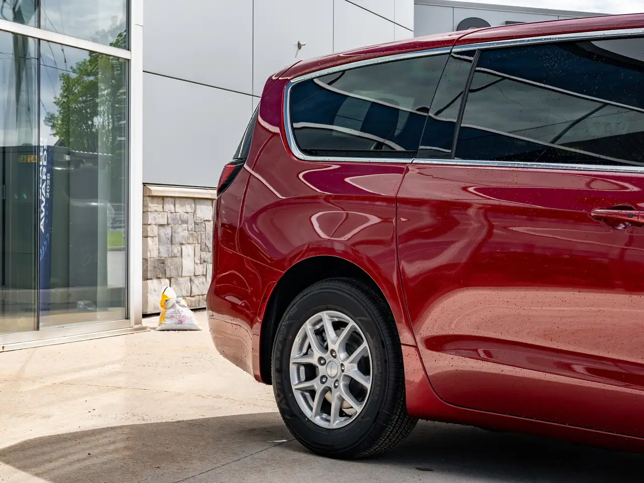 Chrysler Pacifica photo Chrysler Pacifica