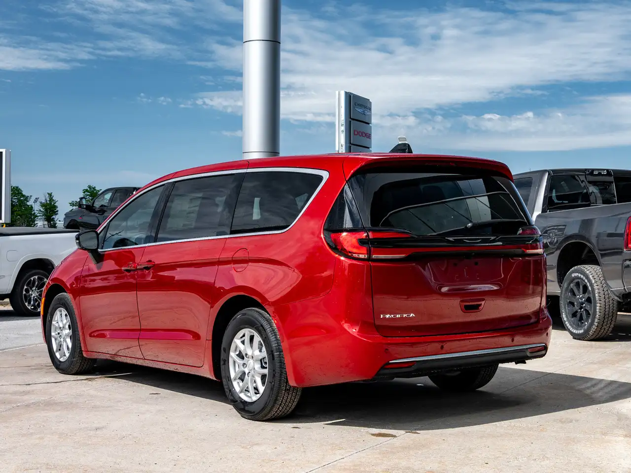 Chrysler Pacifica photo Chrysler Pacifica